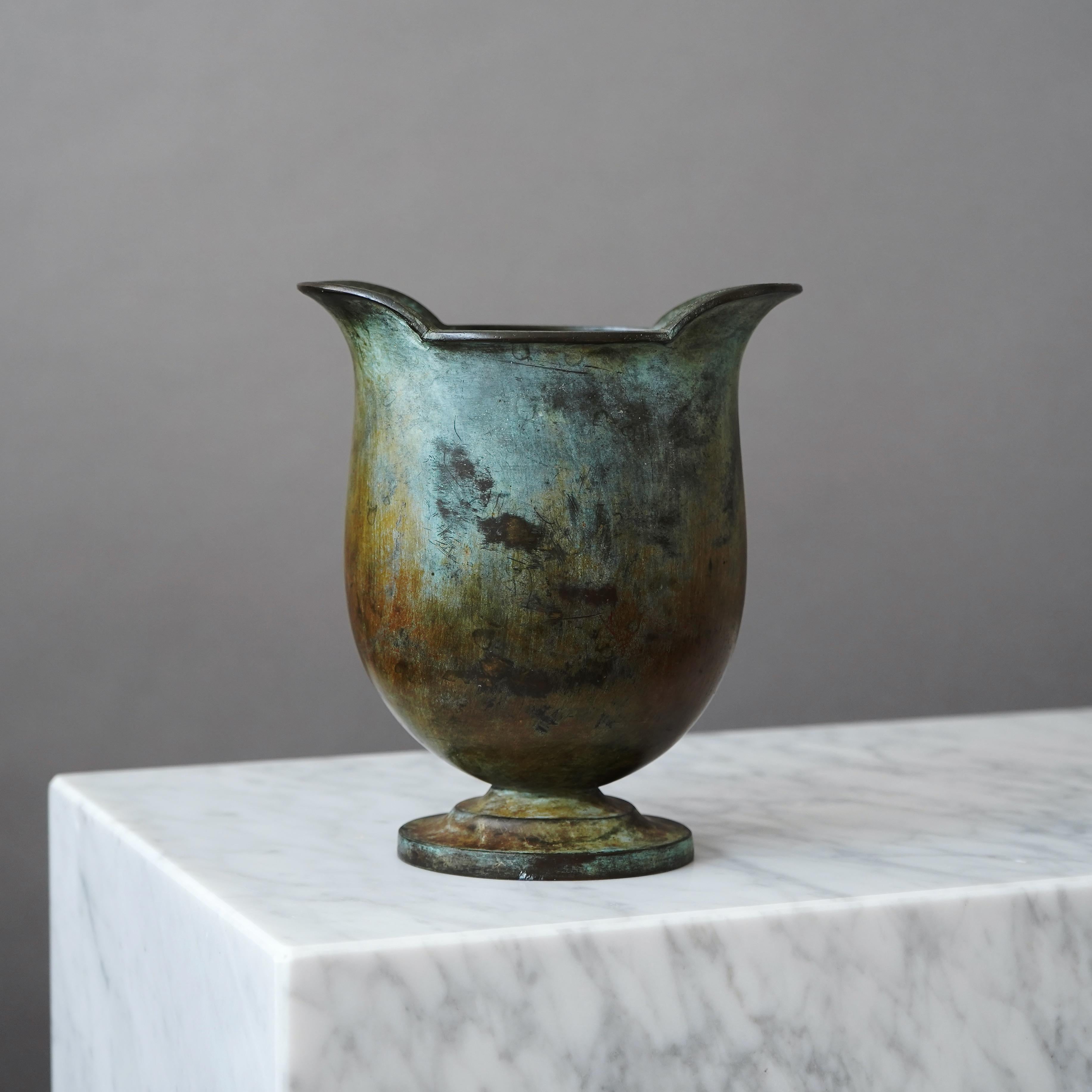 Vaso in bronzo Art Deco di GAB Guldsmedsaktiebolaget, Svezia, anni '30 in vendita 1