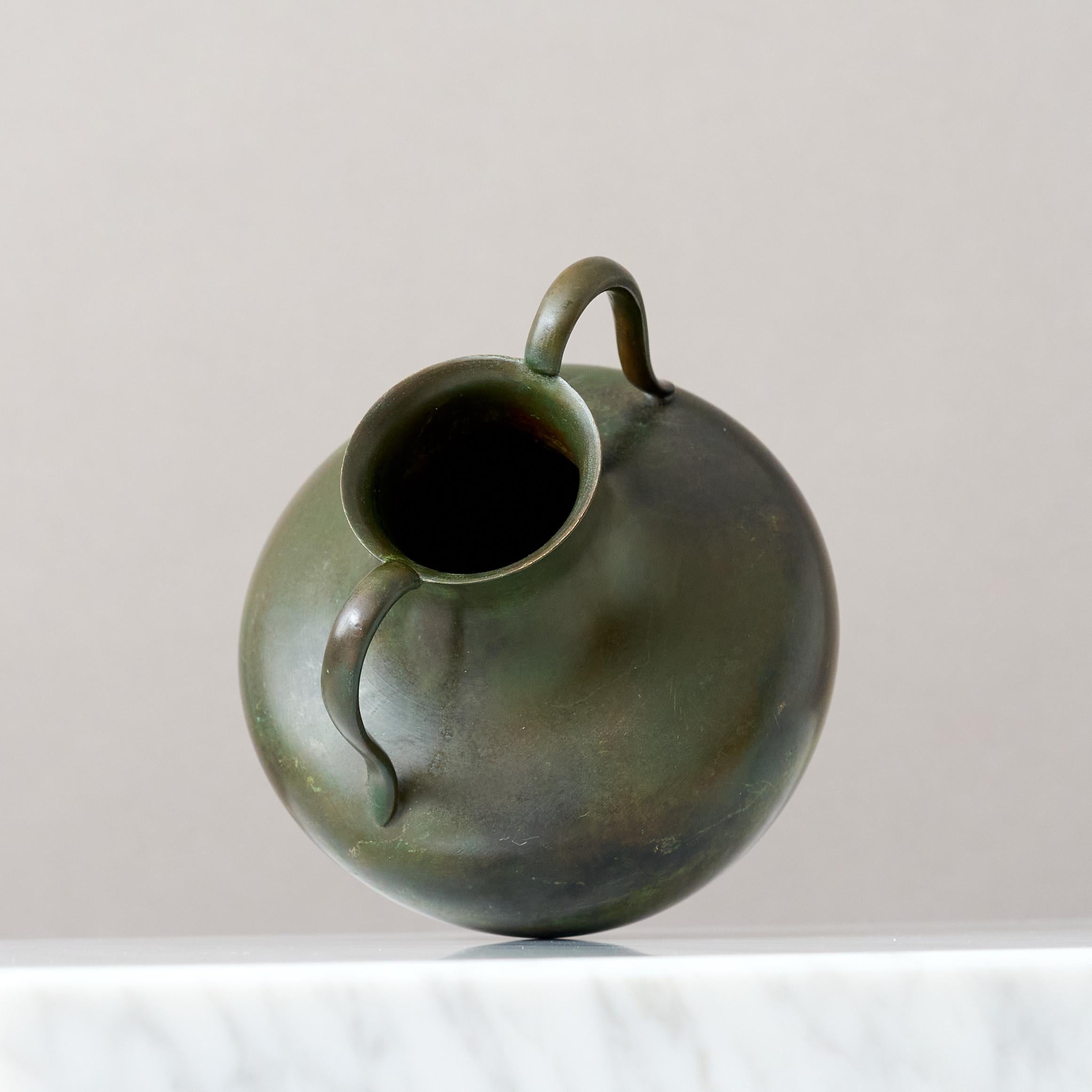 Vaso in bronzo Art Deco di GAB Guldsmedsaktiebolaget, Svezia, 1930. in vendita 1