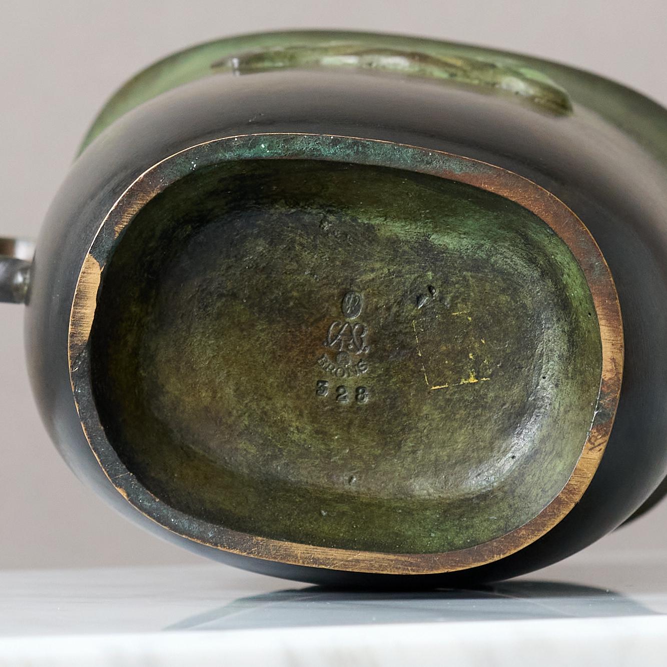 Vaso in bronzo Art Deco di GAB Guldsmedsaktiebolaget, Svezia, 1930. in vendita 1