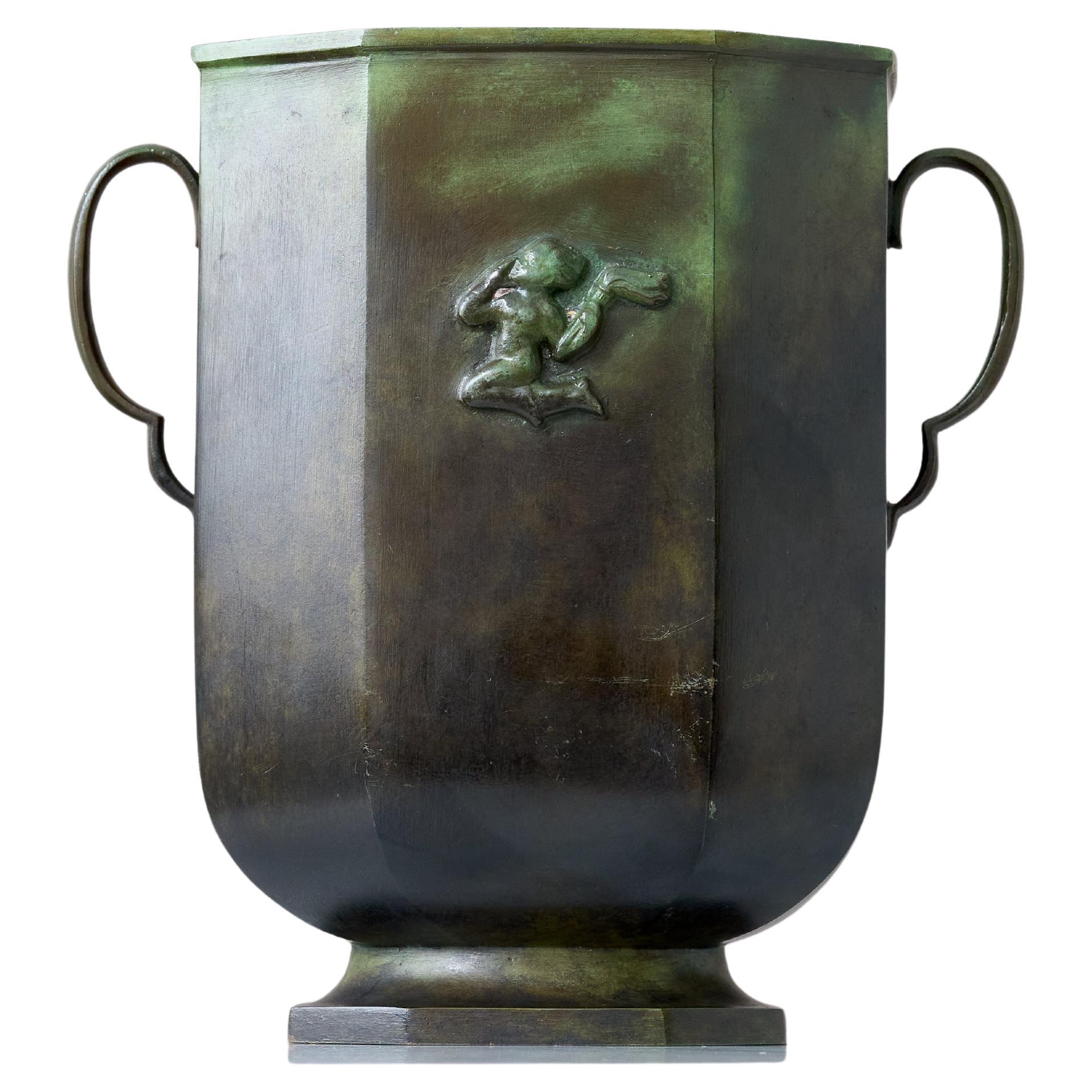 Art Deco Bronzevase von GAB Guldsmedsaktiebolaget, Schweden, 1930er Jahre. im Angebot