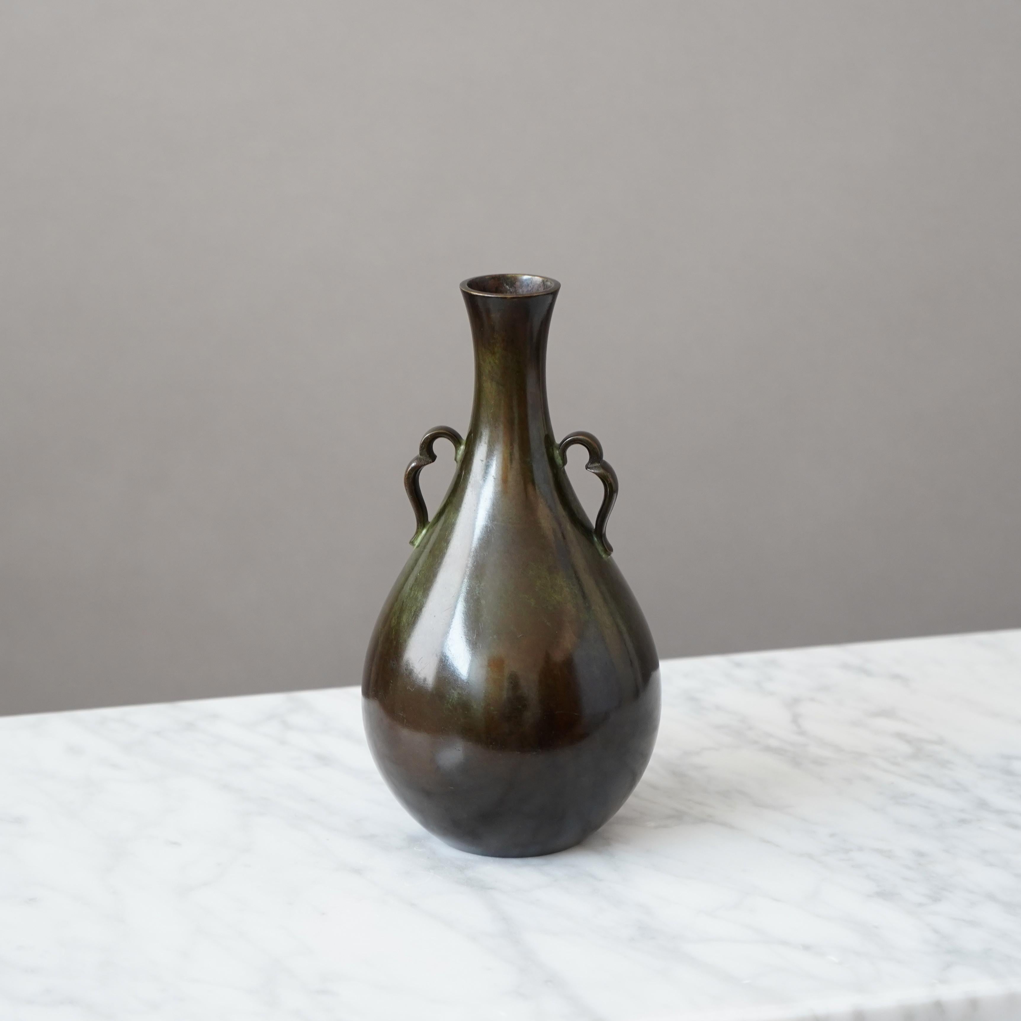 Art Deco Bronze Vase by Just Andersen, Denmark, 1930s Bon état - En vente à Malmö, SE