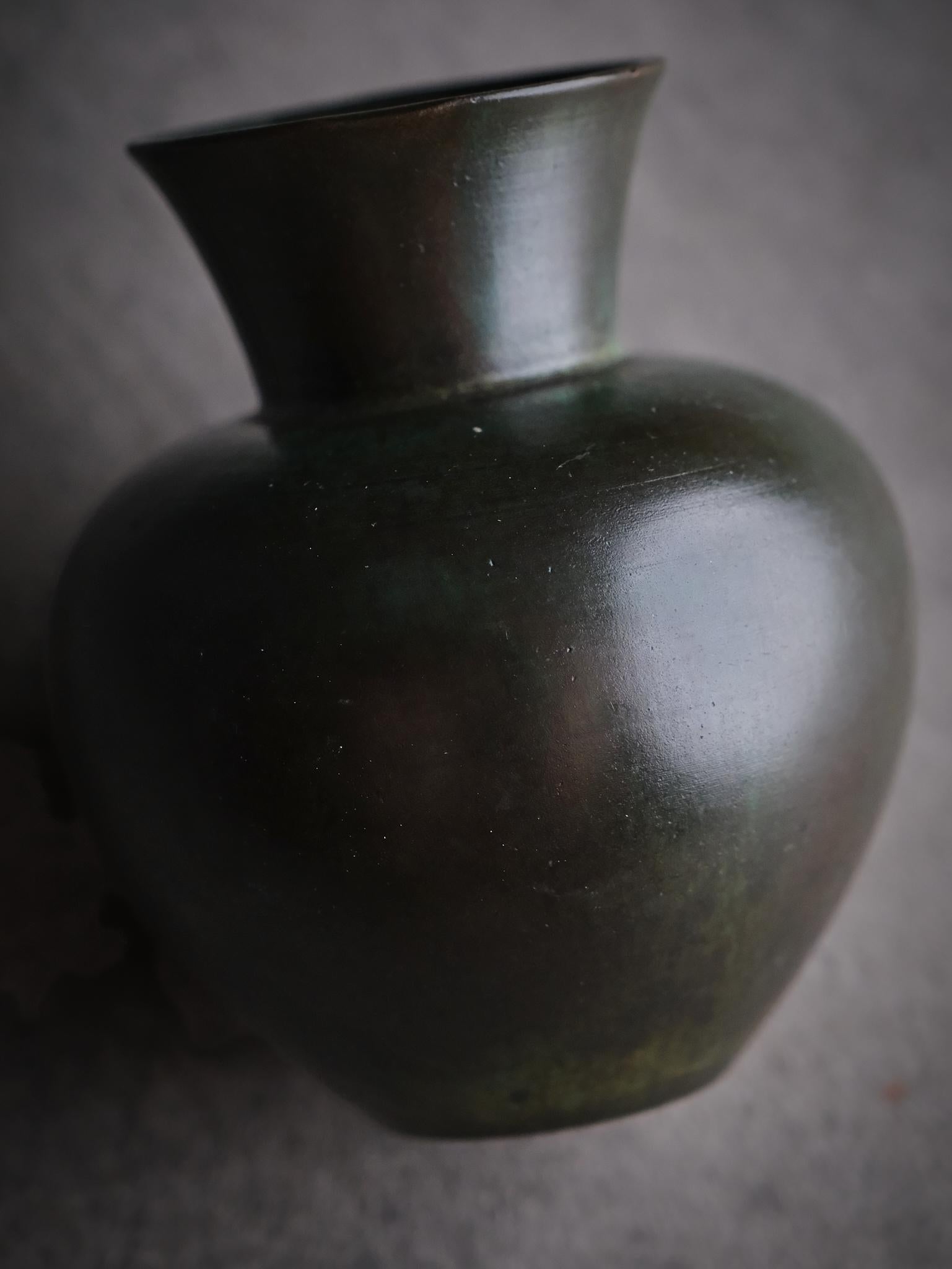 Scandinave moderne Vase Art déco en bronze modèle 30 par GAB, Suède, années 1930 en vente