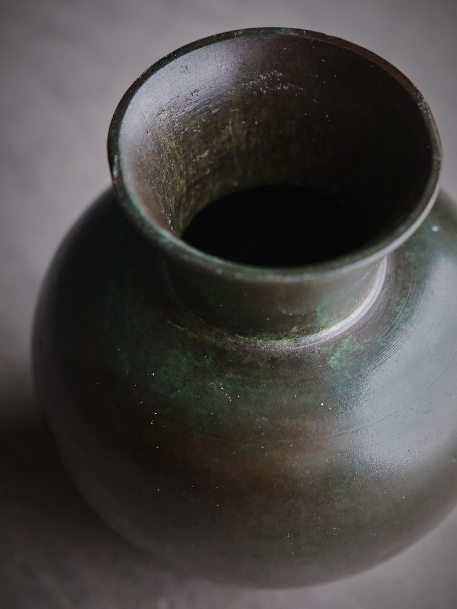 Vase Art déco en bronze modèle 30 par GAB, Suède, années 1930 en vente 1