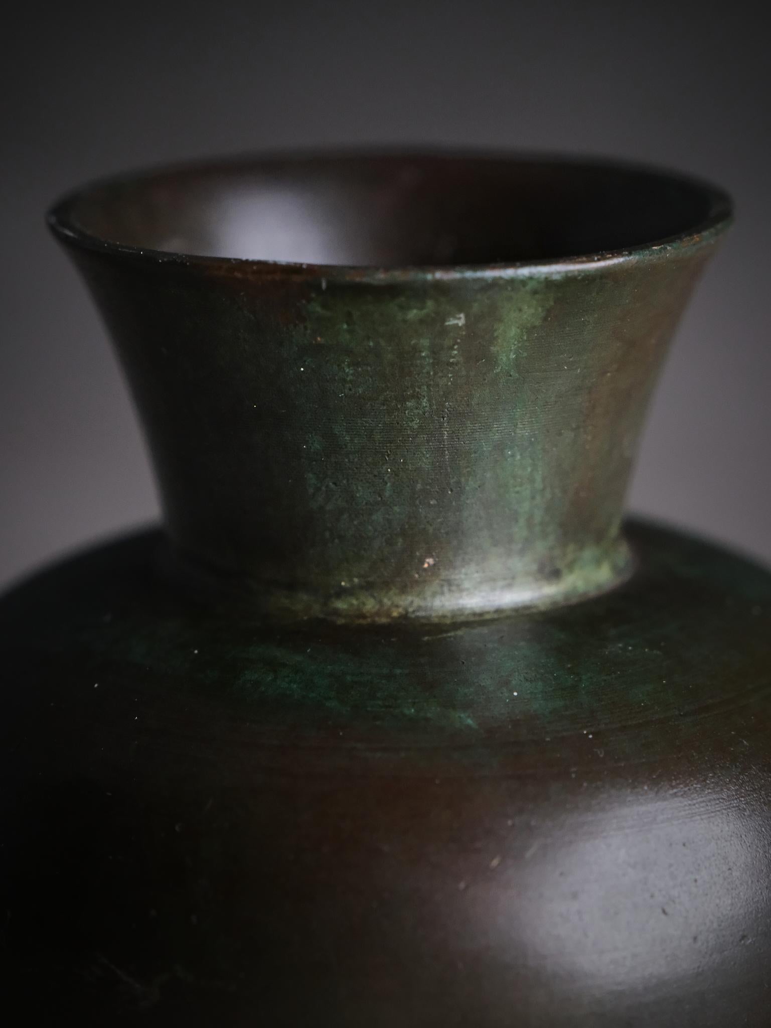 Vase Art déco en bronze modèle 30 par GAB, Suède, années 1930 en vente 2