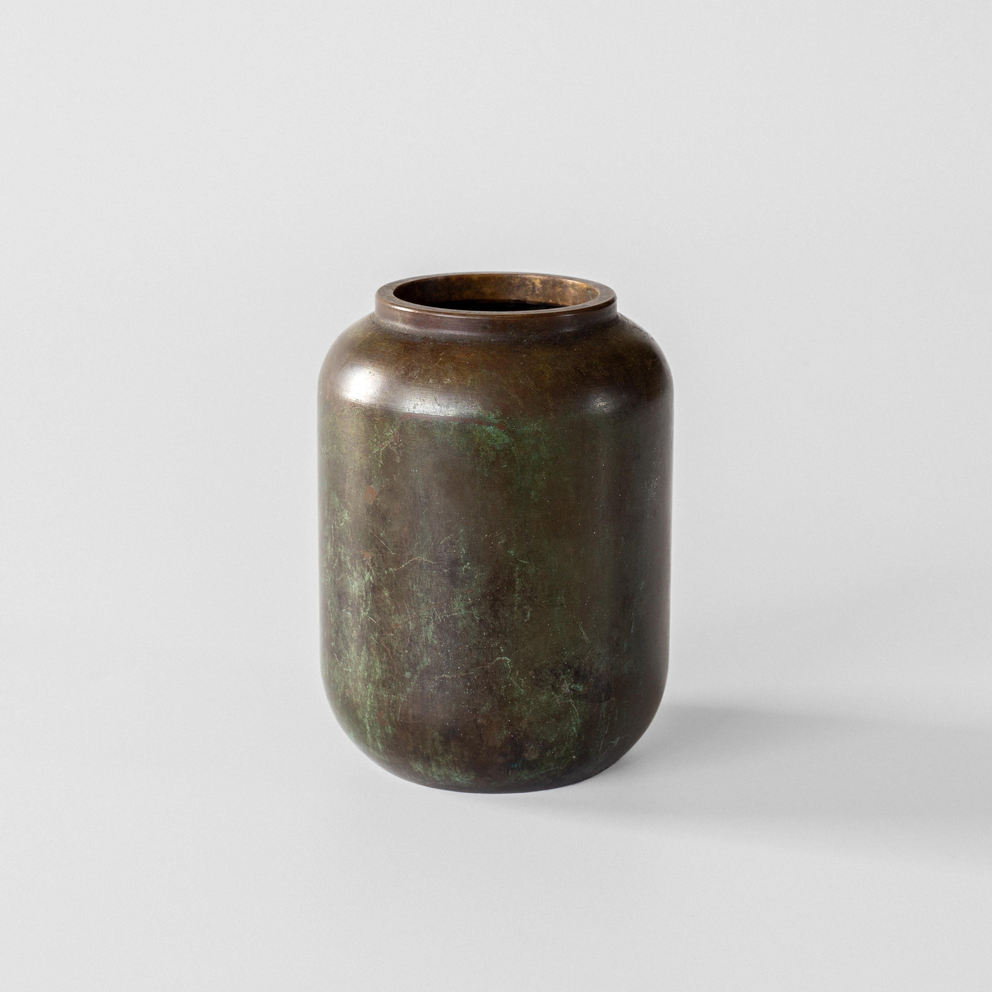 Art Déco Vaso in bronzo Art Deco di GAB, Guldsmedsaktiebolaget, Svezia, anni '30 in vendita