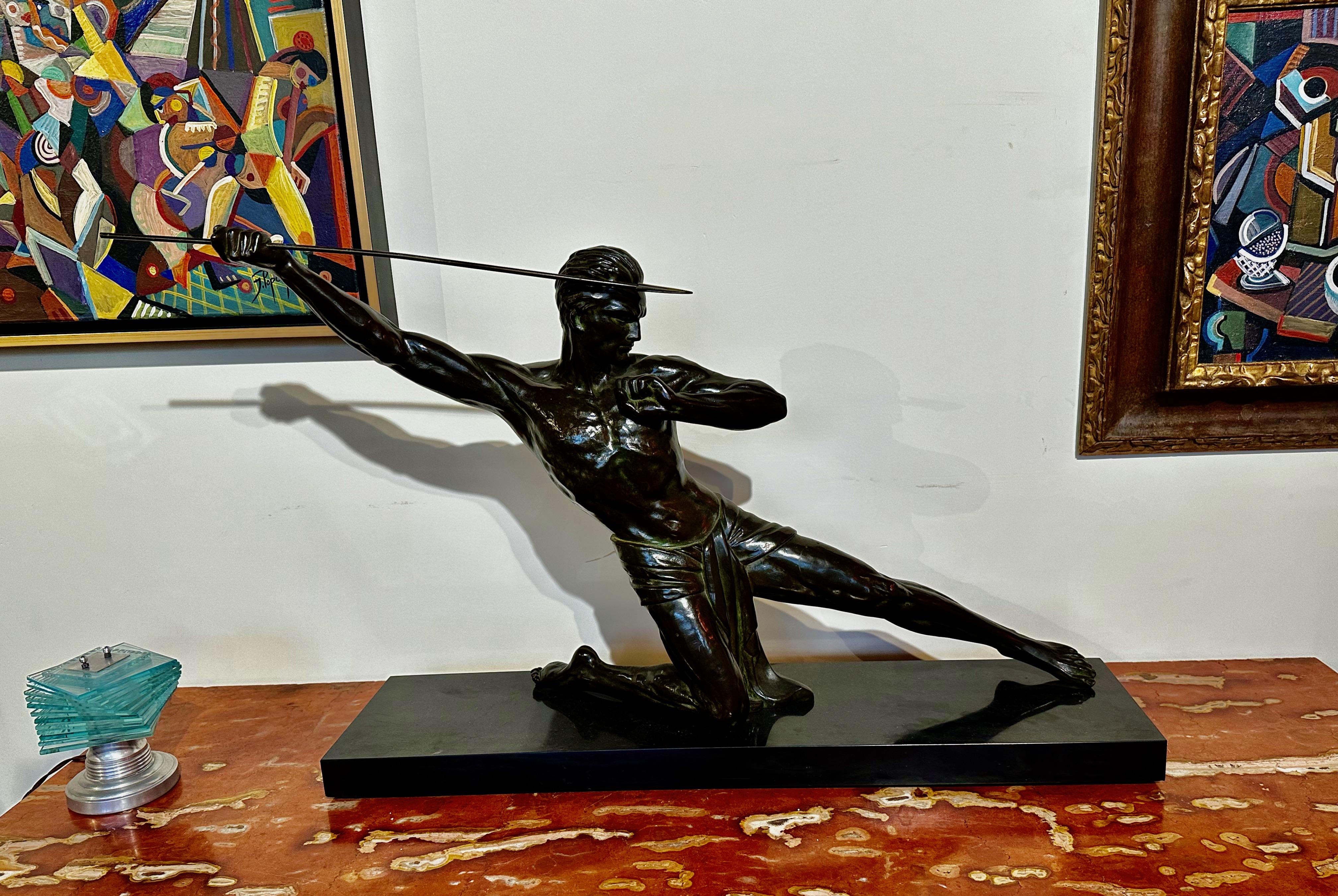 Flacon de guerrier Javelin en bronze Art Déco de P. Hugonnet, France, années 1930 Bon état - En vente à Oakland, CA