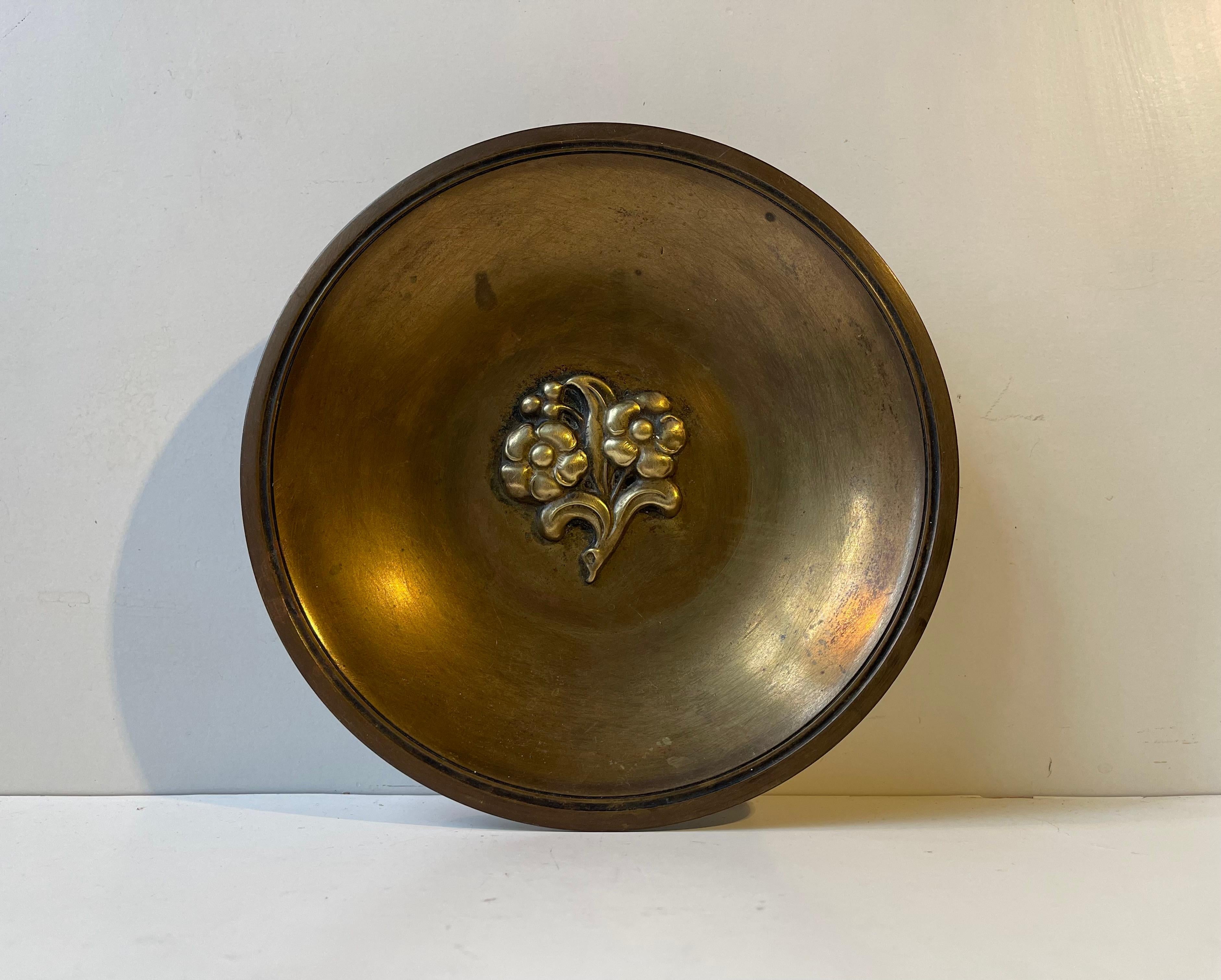 Art Deco Bronze mit Blumen von Njal Dänemark, 1930er Jahre im Zustand „Gut“ im Angebot in Esbjerg, DK