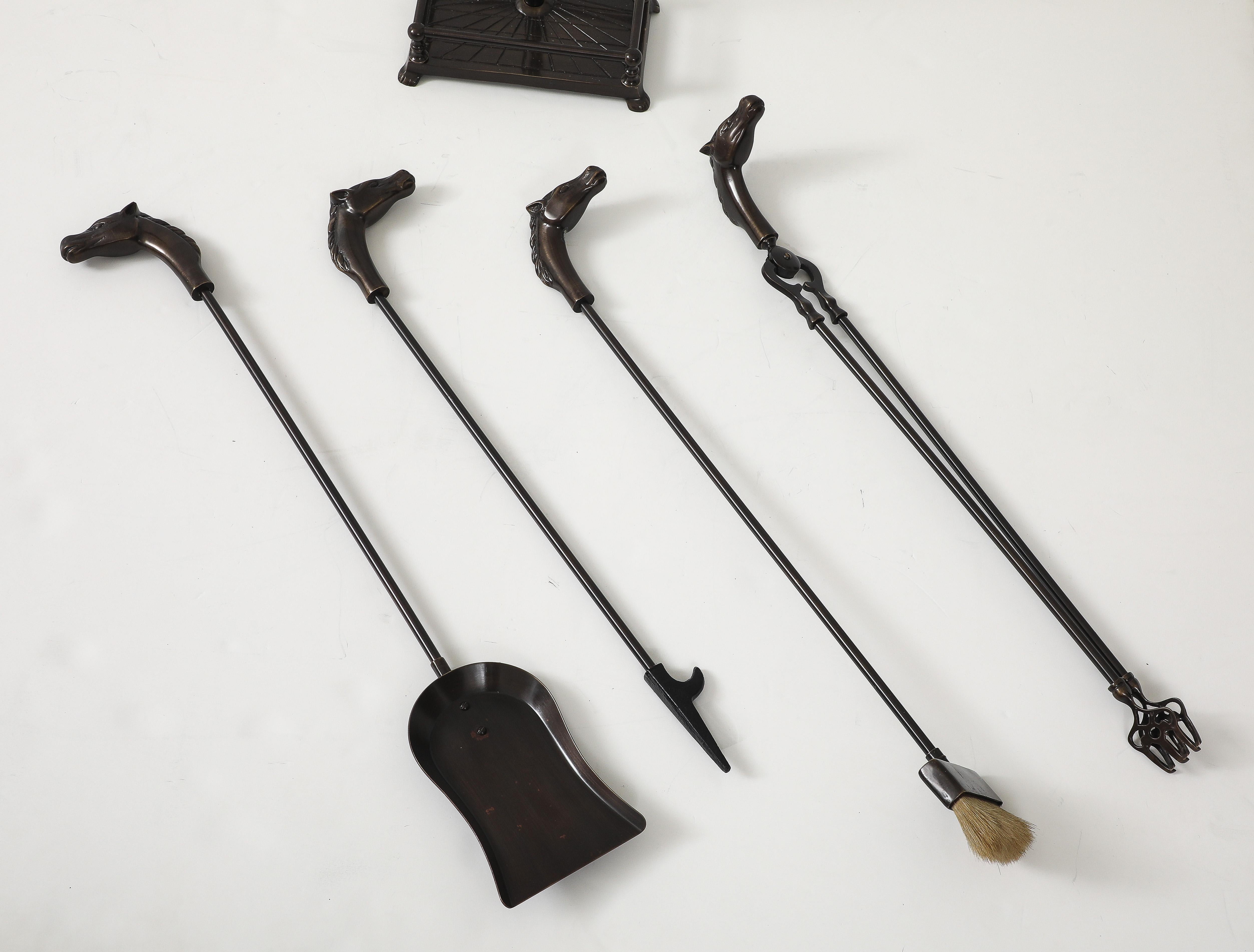 Cheval Art Déco Bronzé Outils de Cheminée en vente 2