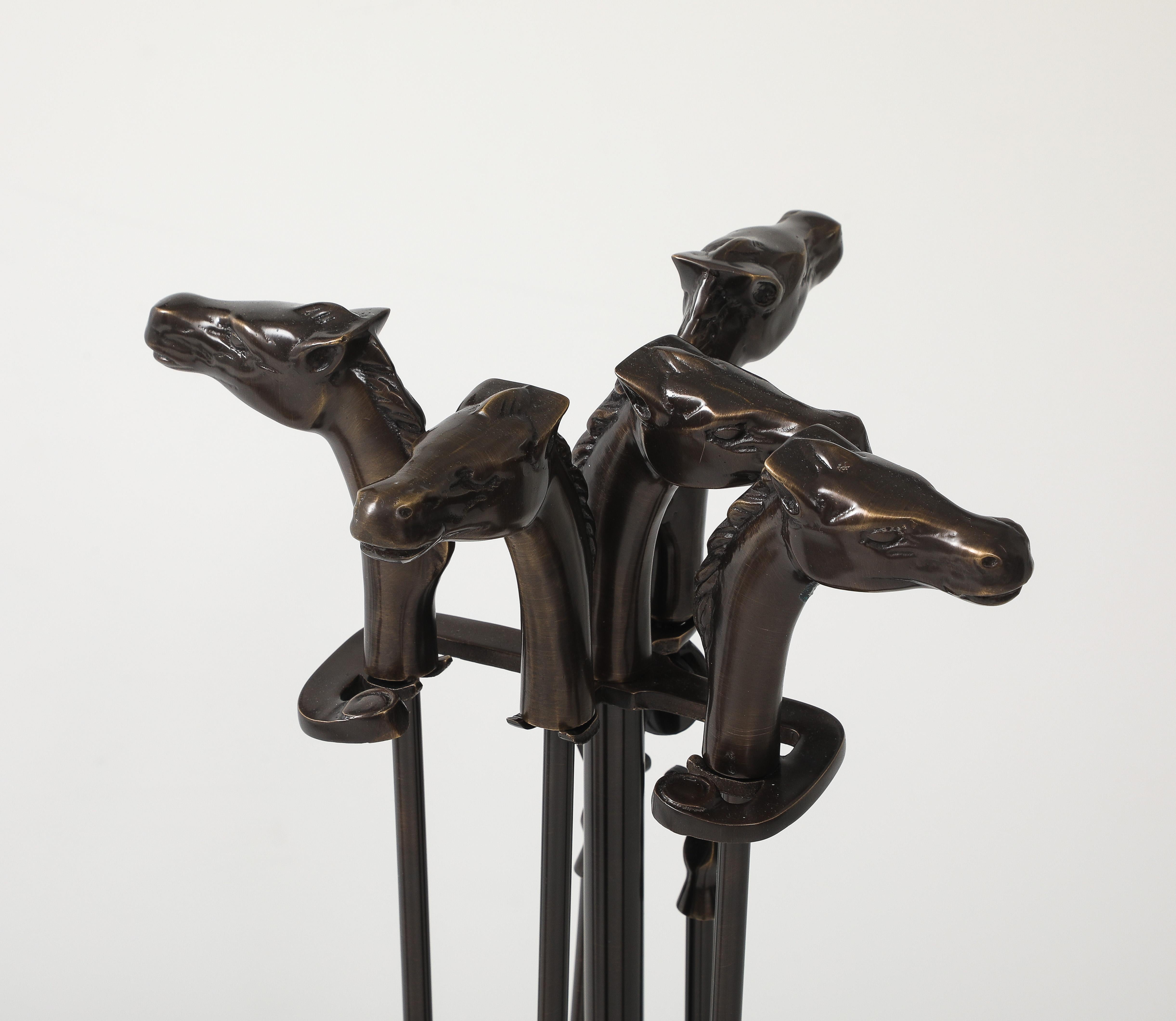 20ième siècle Cheval Art Déco Bronzé Outils de Cheminée en vente