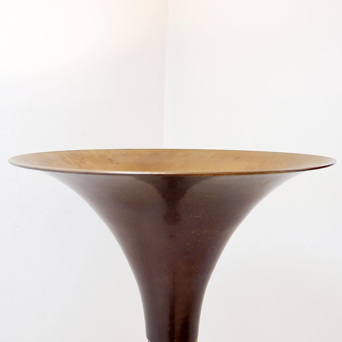 Art Deco bronzed metal and brass floor lamp in the style of Pietro Chiesa, 1940s For Sale 9