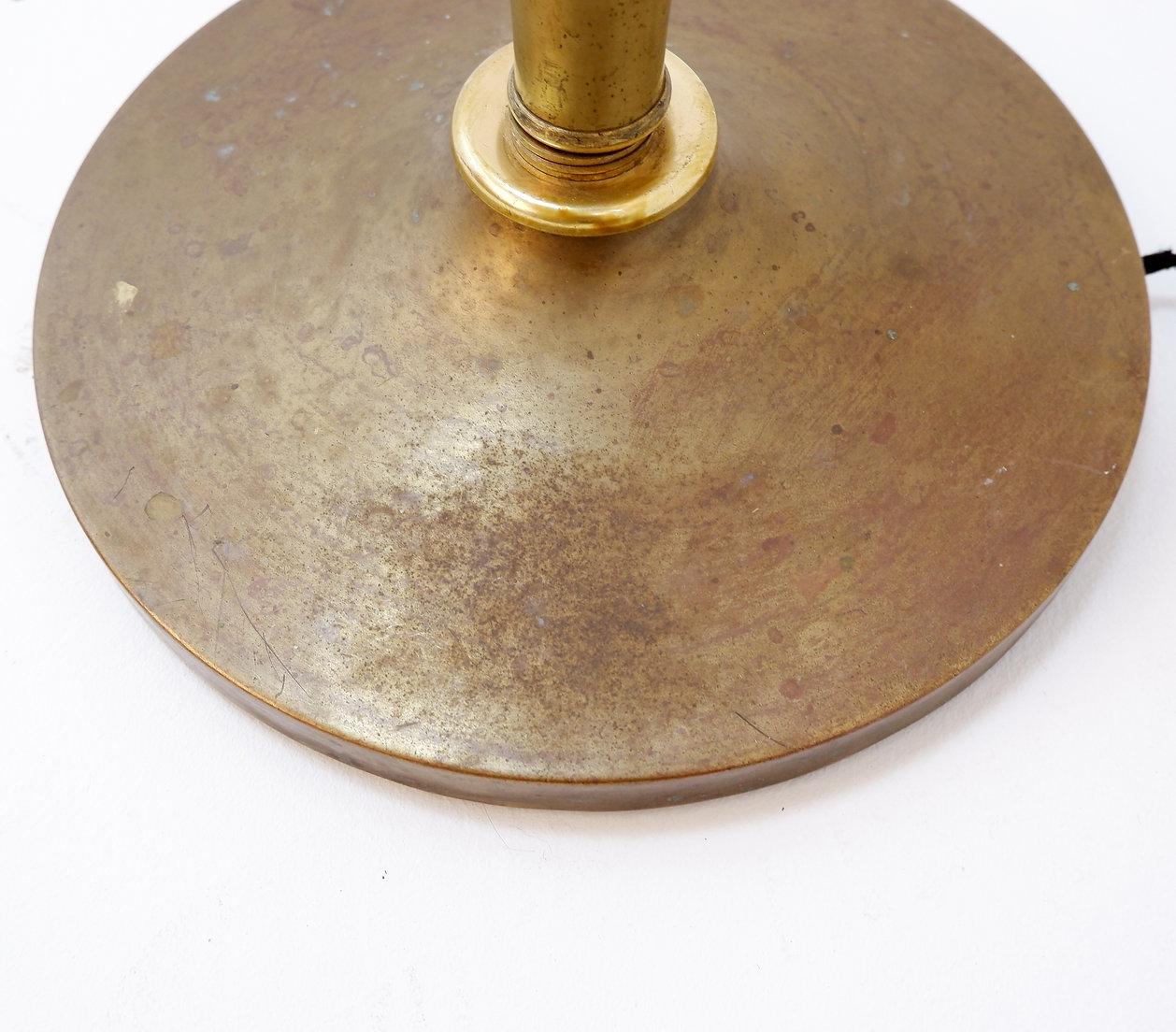 Art Deco bronzed metal and brass floor lamp in the style of Pietro Chiesa, 1940s For Sale 10