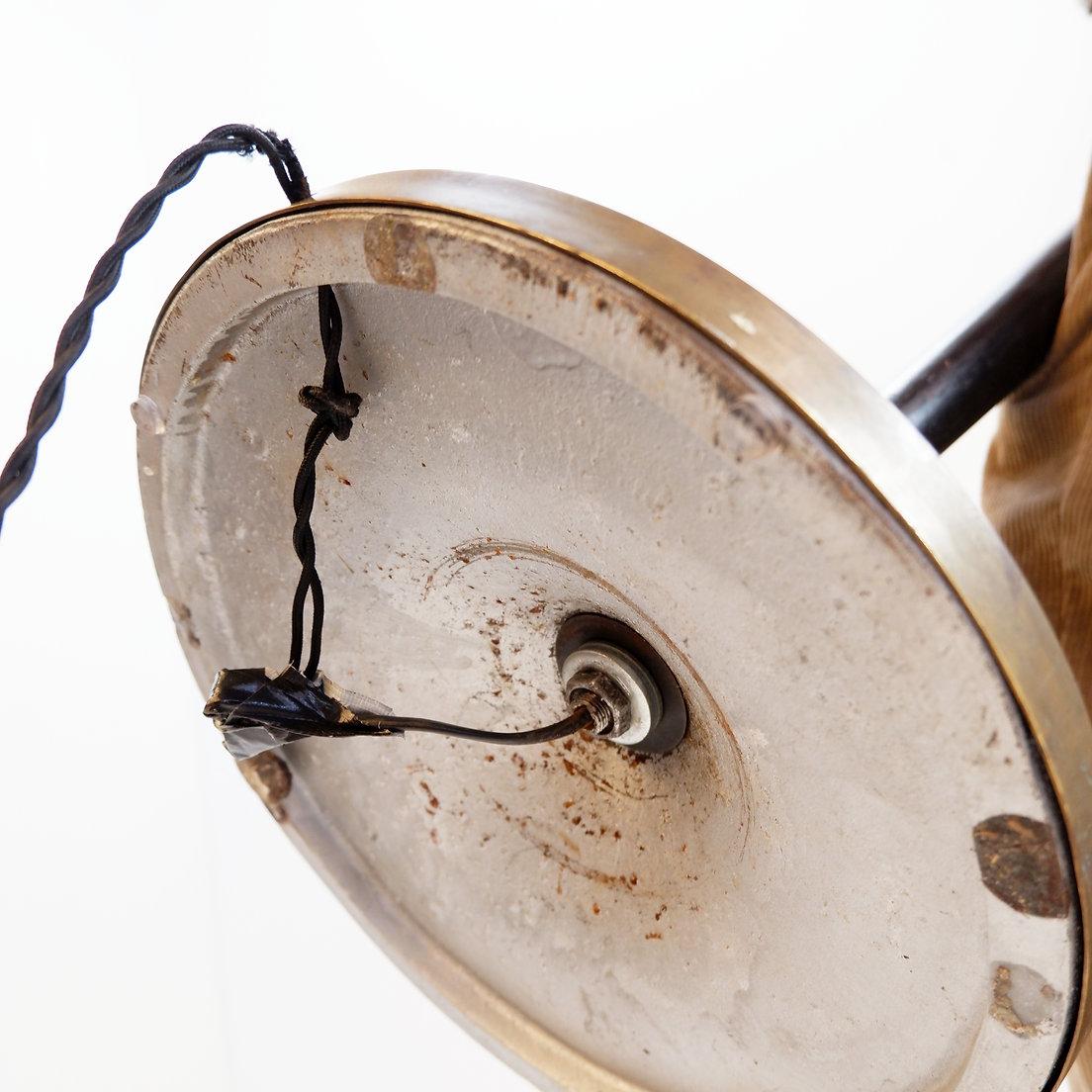 Metal Art Deco bronzed metal and brass floor lamp in the style of Pietro Chiesa, 1940s For Sale