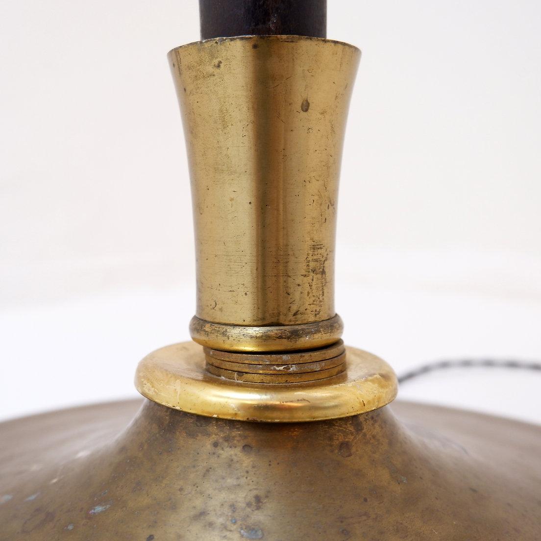Art Deco bronzed metal and brass floor lamp in the style of Pietro Chiesa, 1940s For Sale 2