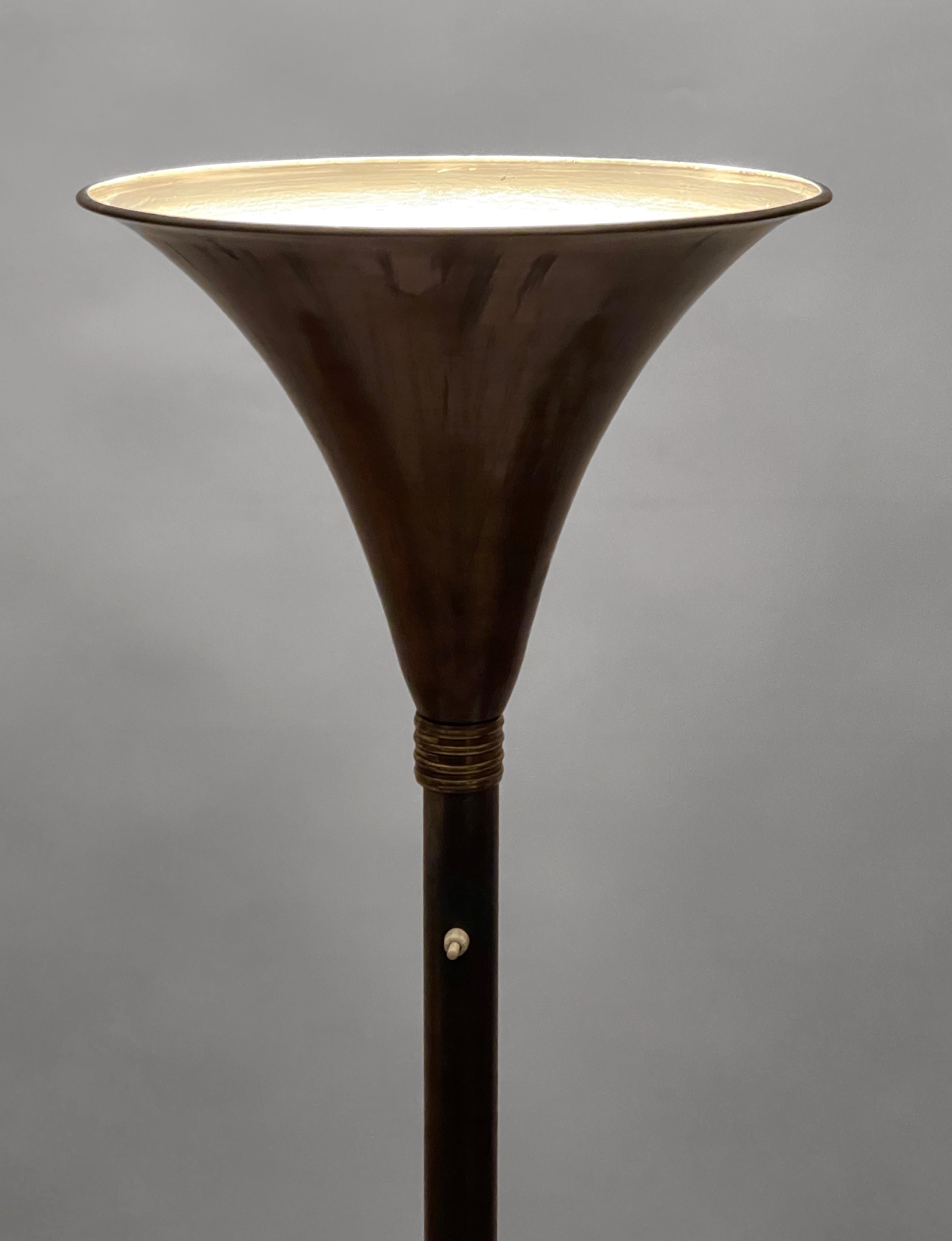 Art Deco Bronzed Metal and Brass Italian Floor Lamp after Pietro Chiesa, 1940s For Sale 8