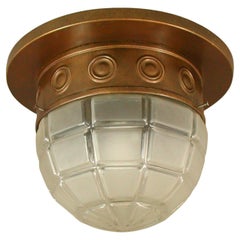 Moderne Art-déco-Einbaubeleuchtung aus Bronzemetall und satiniertem Glas, Österreich 1910 bis 1920