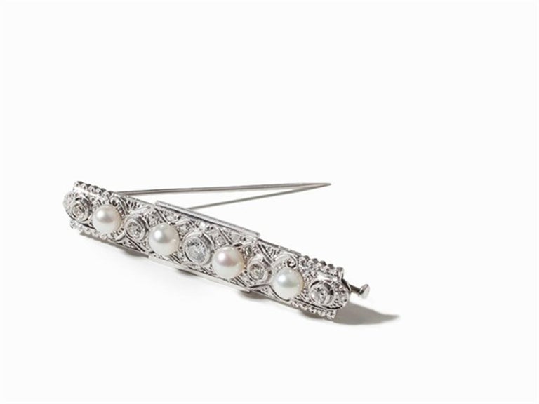 Art Deco Brooch, 14 Carat Gold, Diamonds and Pearls, circa 1910 For Sale 2