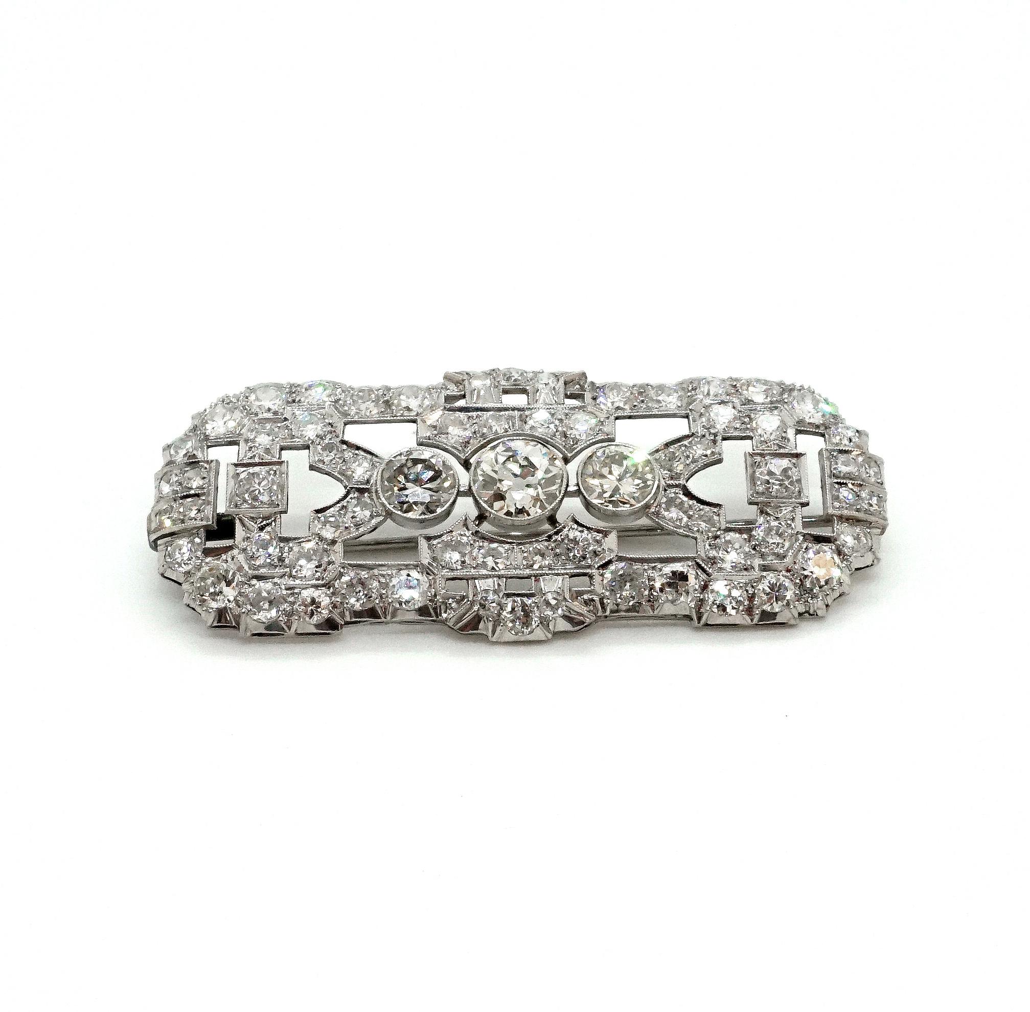 Elegant Viennese Art Déco Platinum Brooch With Numerous Old Cut Diamonds. Elongated shape with fine open worked hand made milgrain setting, centered with three larger stones, ca. 3.0 ct.
Particularly good quality of stones.
Safety catch