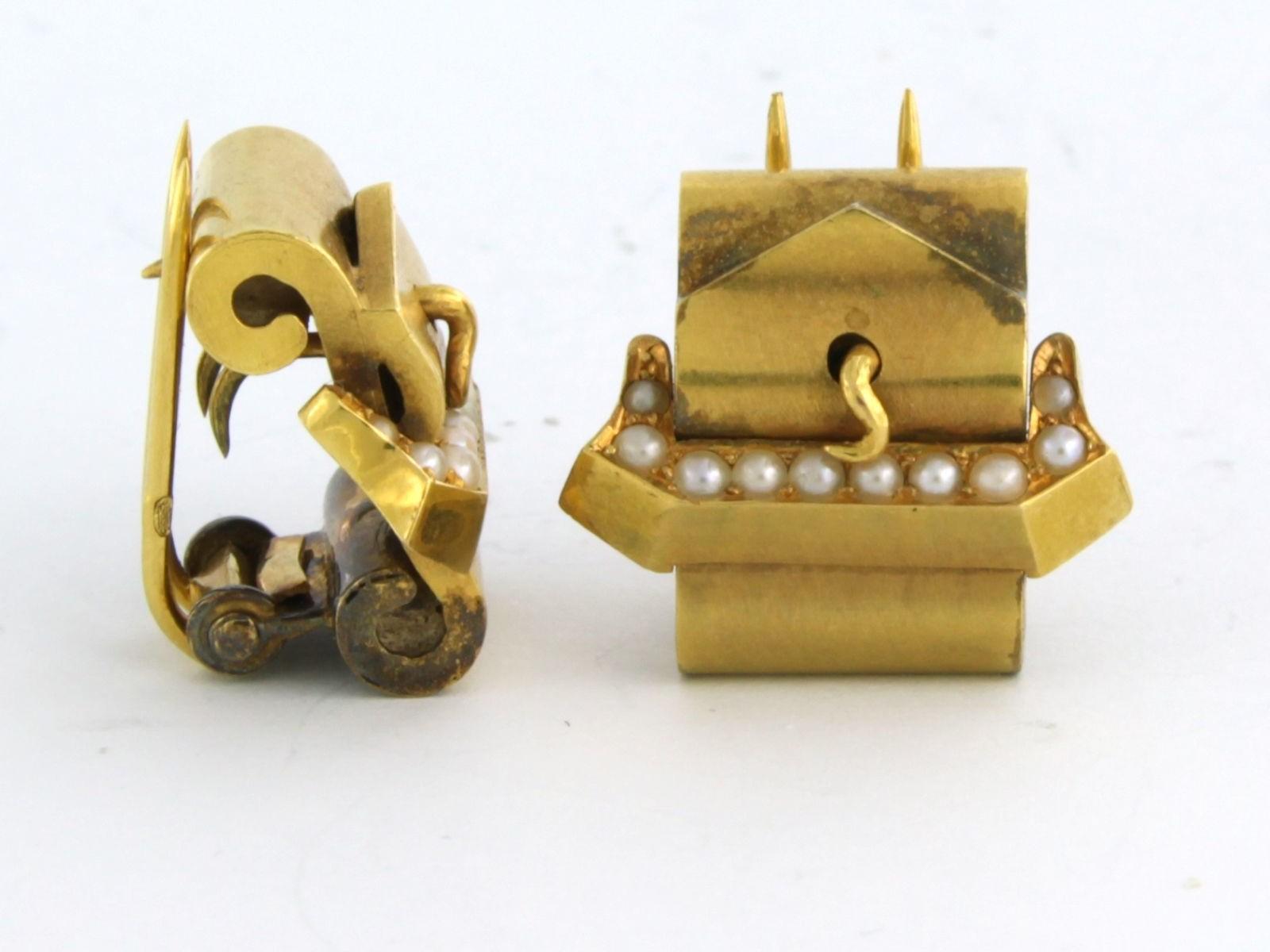Art Deco Brooch Clips set with pearls 14k yellow gold In Good Condition For Sale In The Hague, ZH