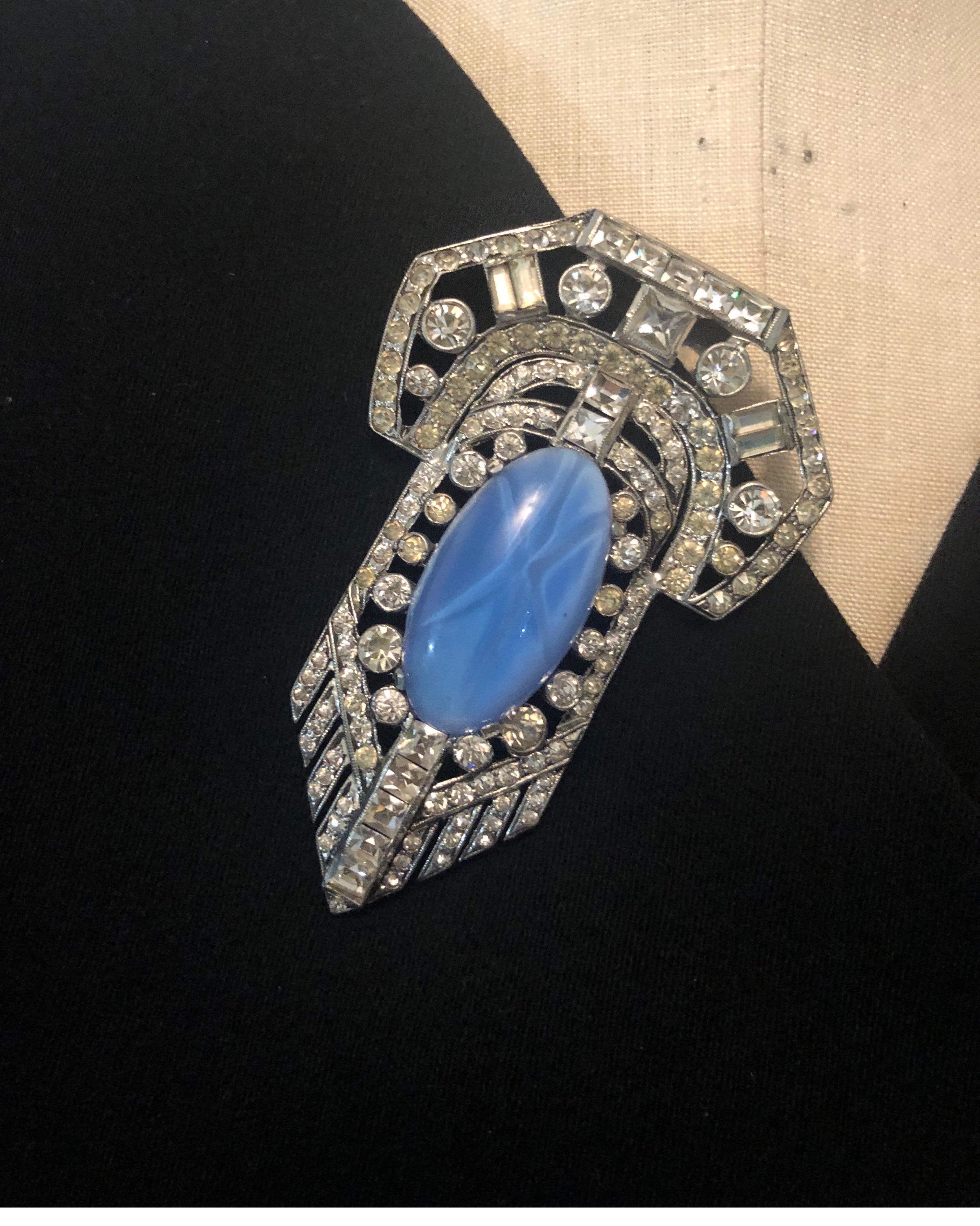 Spilla Art Deco Clip per cappotto con strass finto occhio di gatto Collana antica anni '20 In condizioni buone in vendita a Wallkill, NY
