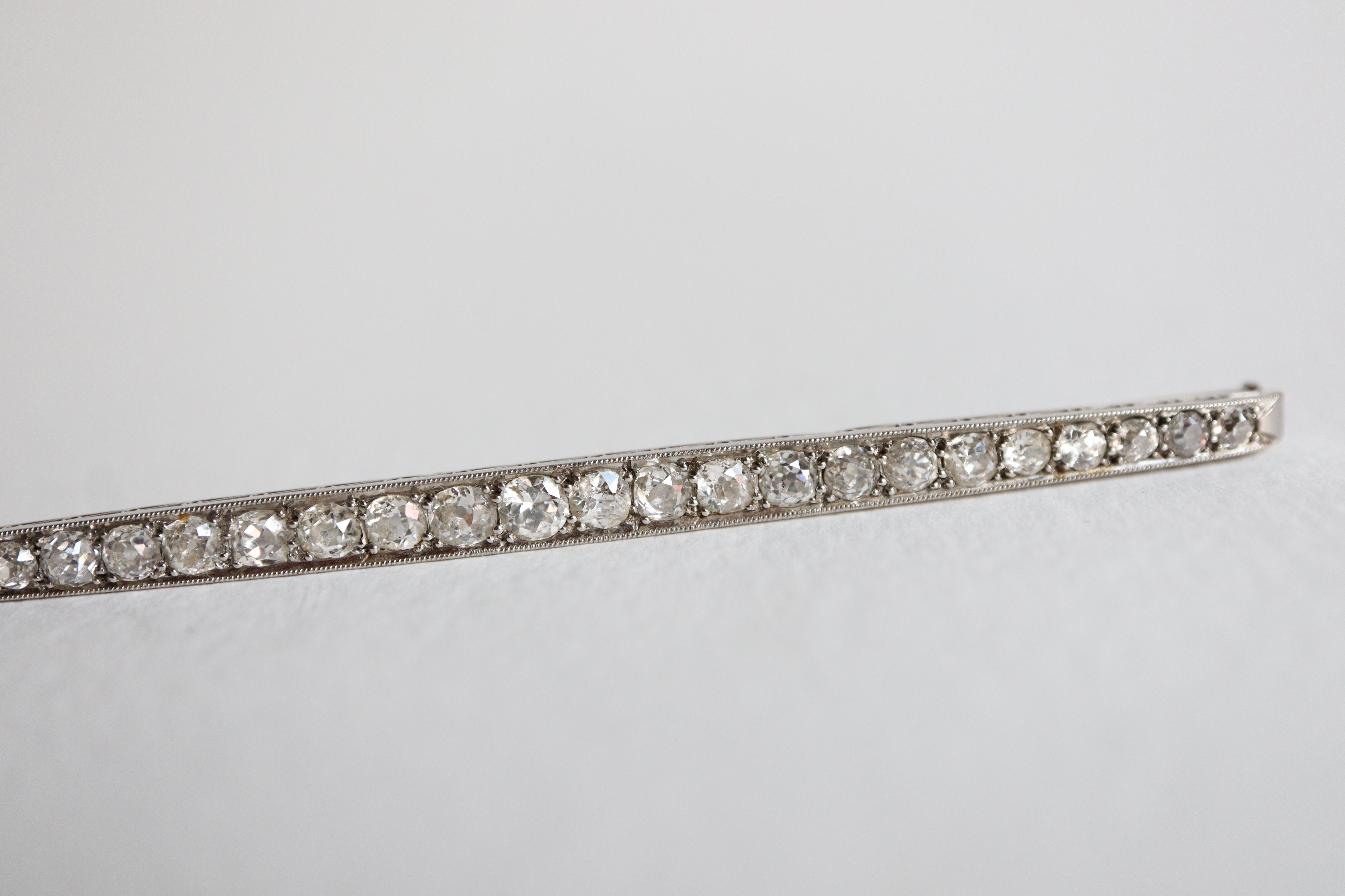 Art Deco brooch in platinum and Diamonds 2 to 3 Carats 1910 1920 In Good Condition For Sale In Paris, FR