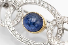 Art Deco Brooch in White Gold with Cabochon Cut Sapphire and Diamonds