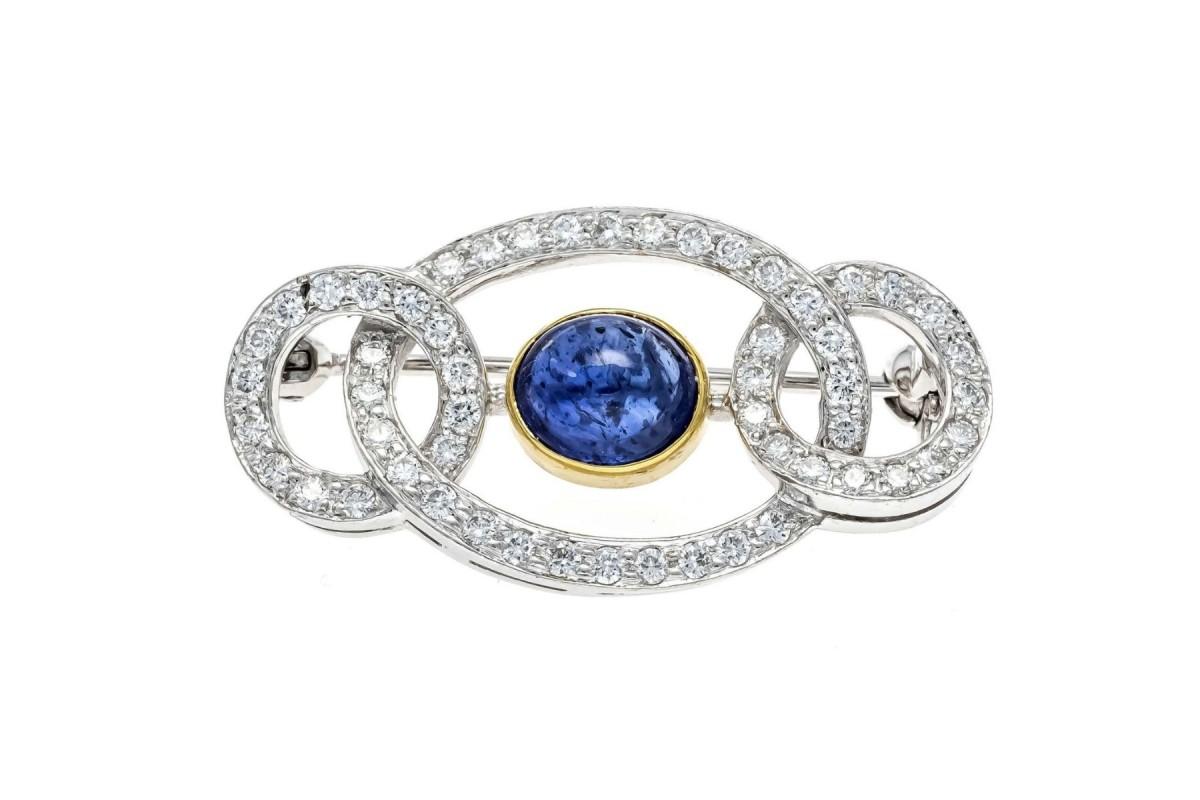 Art Deco Brooch in White Gold with Cabochon Cut Sapphire and Diamonds