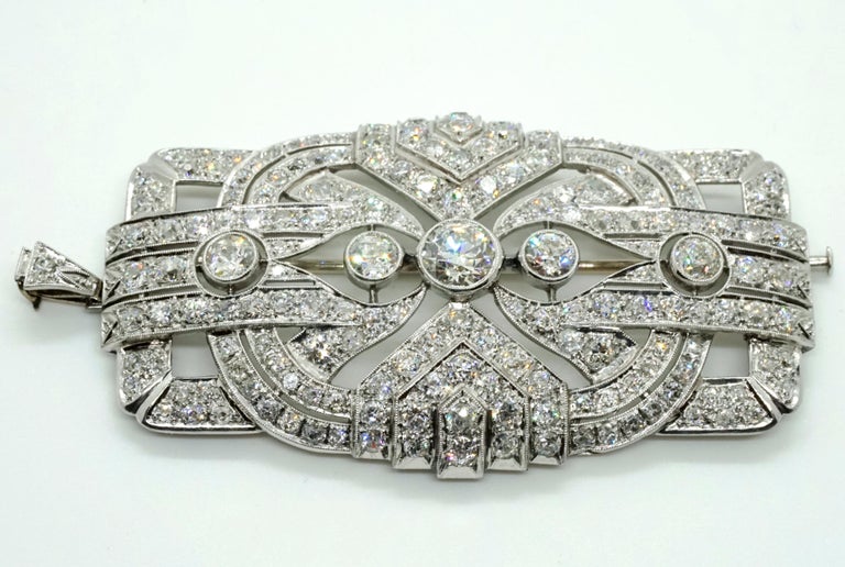Elegant Viennese Art Déco Platinum Brooch With Numerous Old Cut Diamonds.
Elongated shape with fine open worked hand made milgrain setting, centered with five larger stones, middle stone ca. 1.3 ct, surrounded by smaller stones of 9.7 ct.
Can be