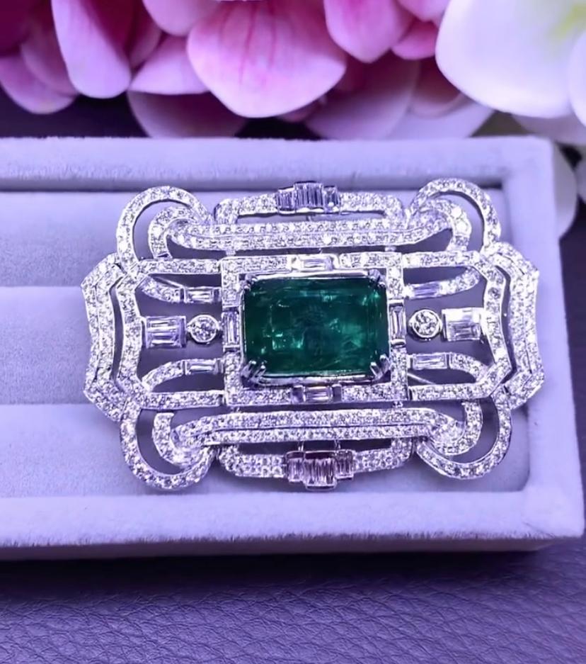Gorgeous Art Deco design brooch - pendant, so elegant and particular style, a very piece of art jewel.
Magnificent piece come in 18k gold with a Natural  Zambian  Emerald, fine quality, perfect cut, of 13,02 , and  Natural Diamonds in round