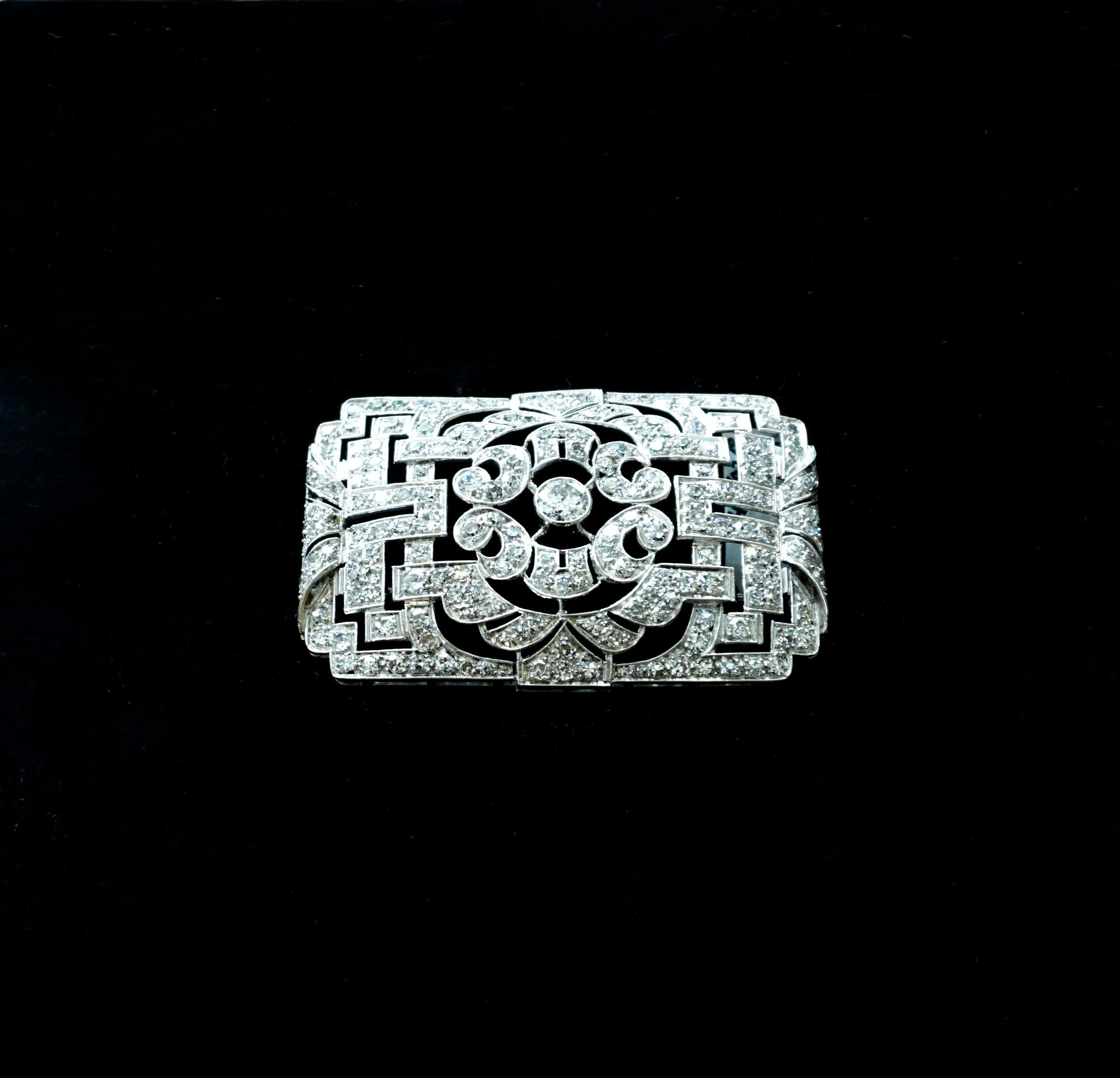 Old European Cut Art Déco Brooch, Platinum 950 With Diamonds Circa 7.5 Carat, Made ca 1930 For Sale