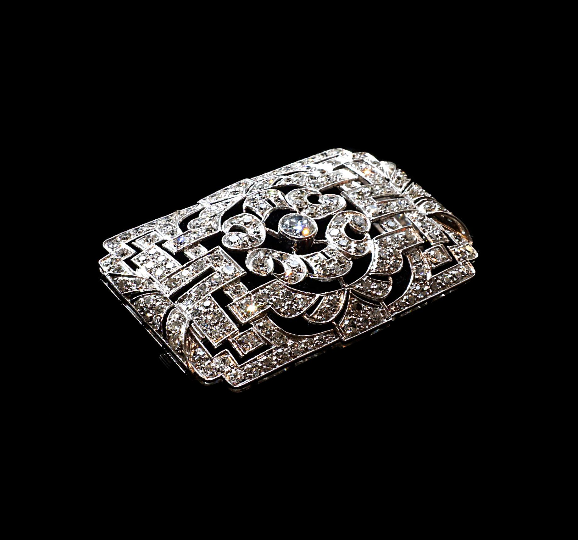 Art Déco Brooch, Platinum 950 With Diamonds Circa 7.5 Carat, Made ca 1930 In Excellent Condition For Sale In Vienna, AT