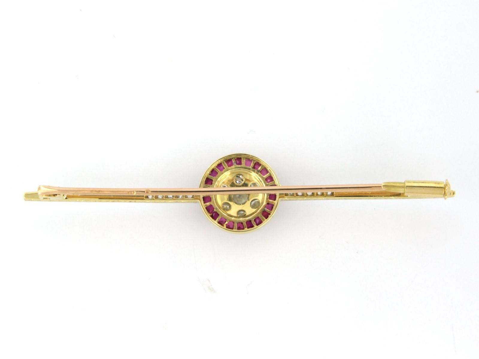ART DECO brooch set with ruby and diamonds 18k bicolour gold In Good Condition For Sale In The Hague, ZH