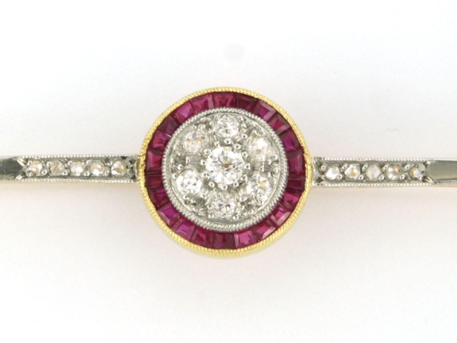 Broche Art déco en or bicolore 18 carats sertie de rubis et de diamants jusqu'à 0,50 carat en vente 1