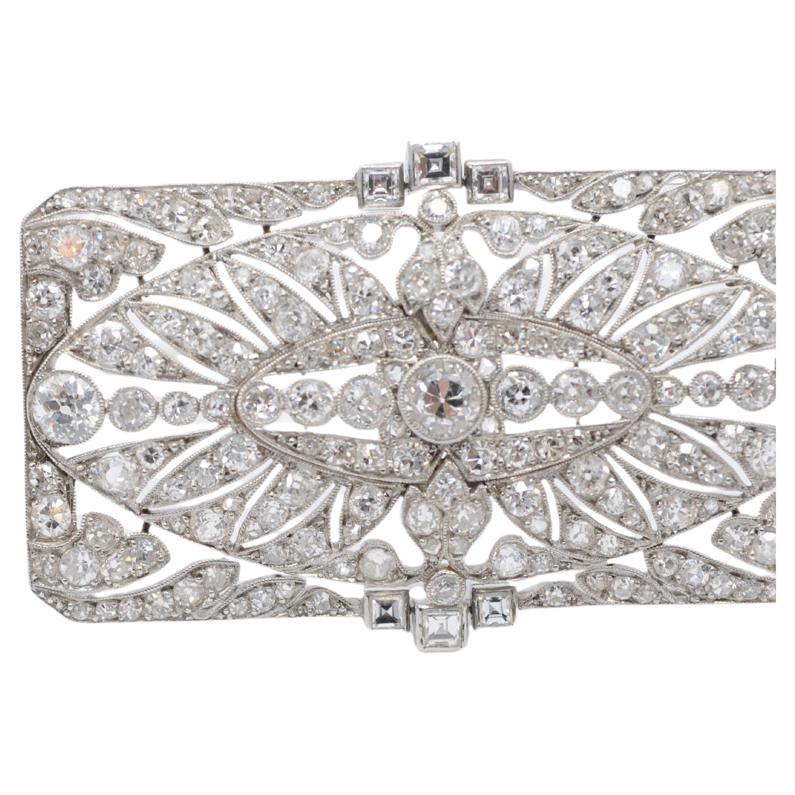Art deco brooch with 170 diamonds in Old European cut noble platinum  For Sale 5