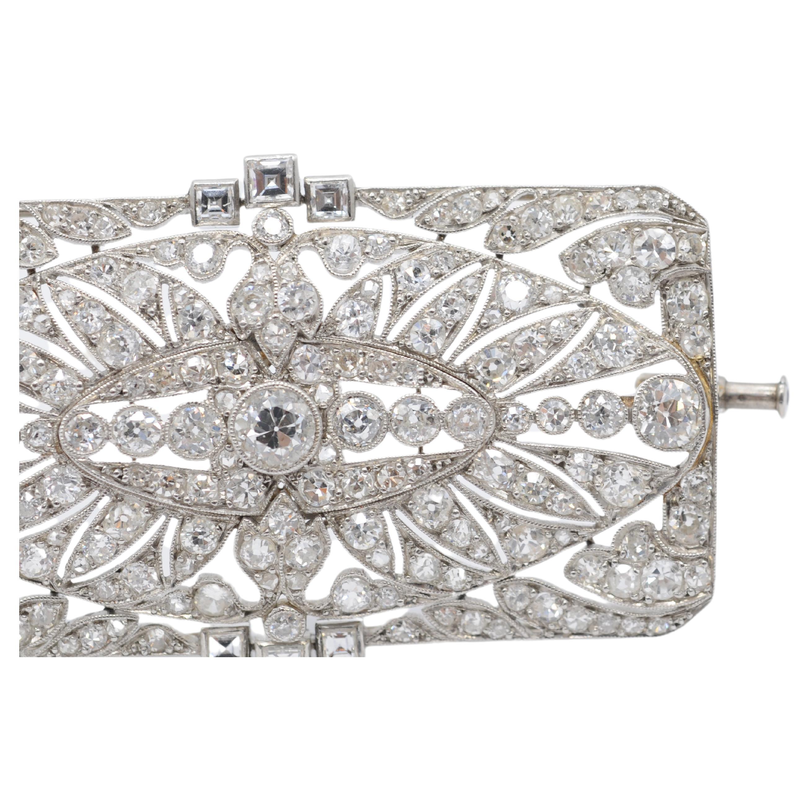 Art deco brooch with 170 diamonds in Old European cut noble platinum  For Sale 6