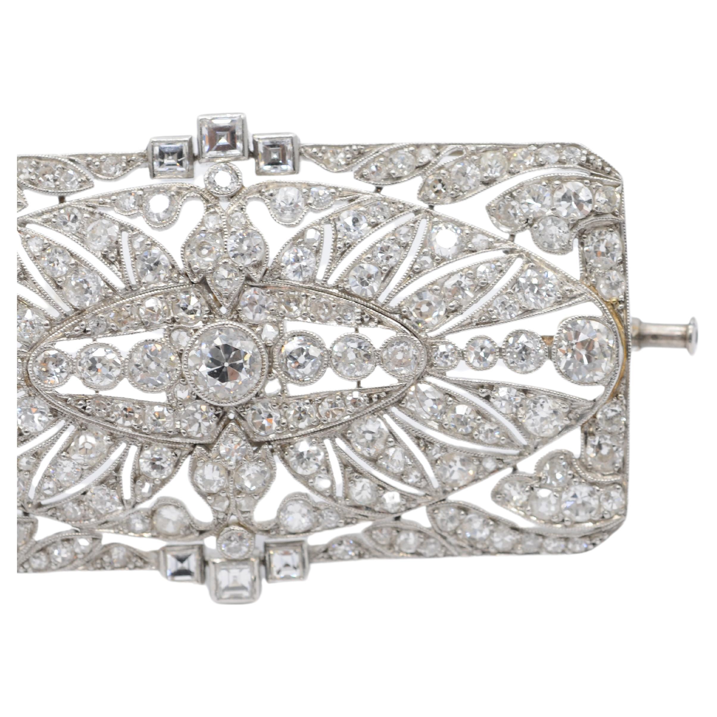 Art deco brooch with 170 diamonds in Old European cut noble platinum  For Sale 7