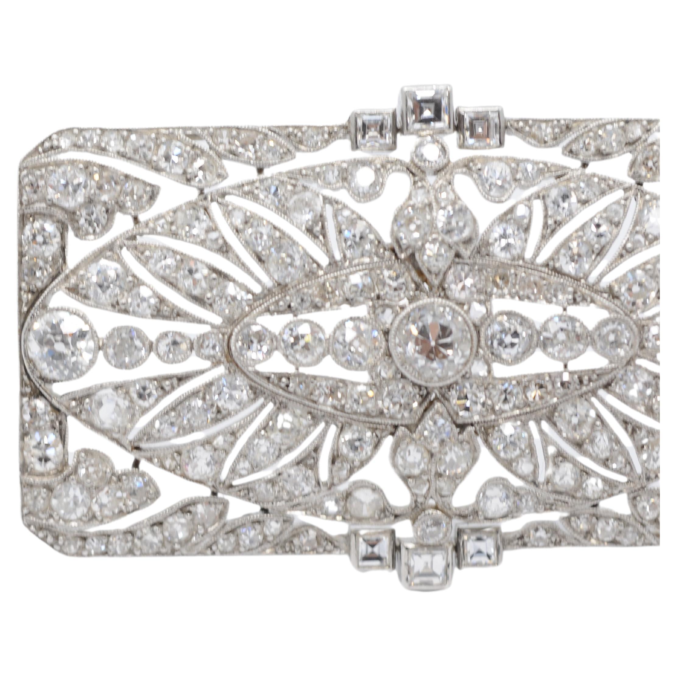 Art deco brooch with 170 diamonds in Old European cut noble platinum  For Sale 8