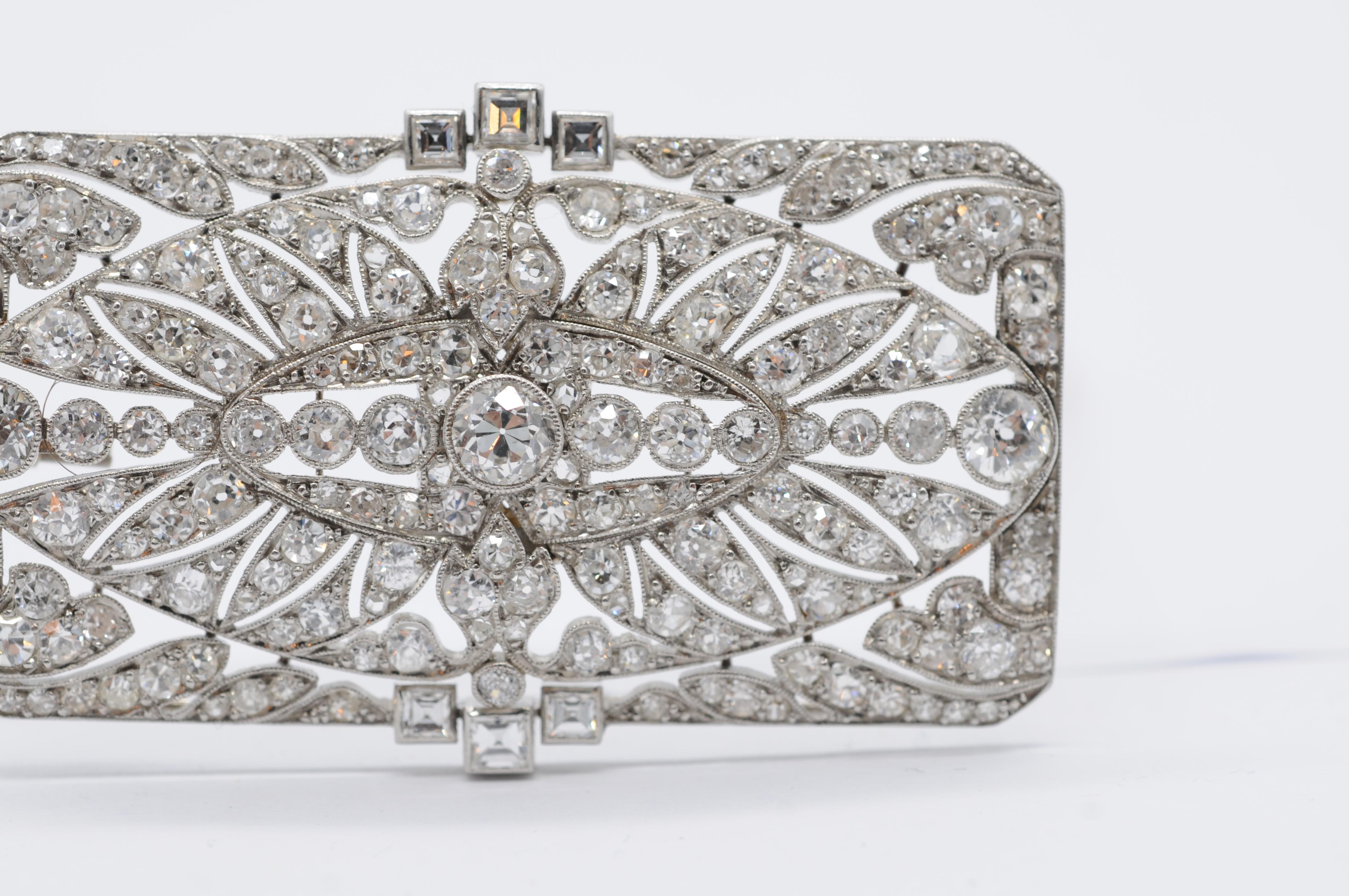 Art deco brooch with 170 diamonds in Old European cut noble platinum  For Sale 13