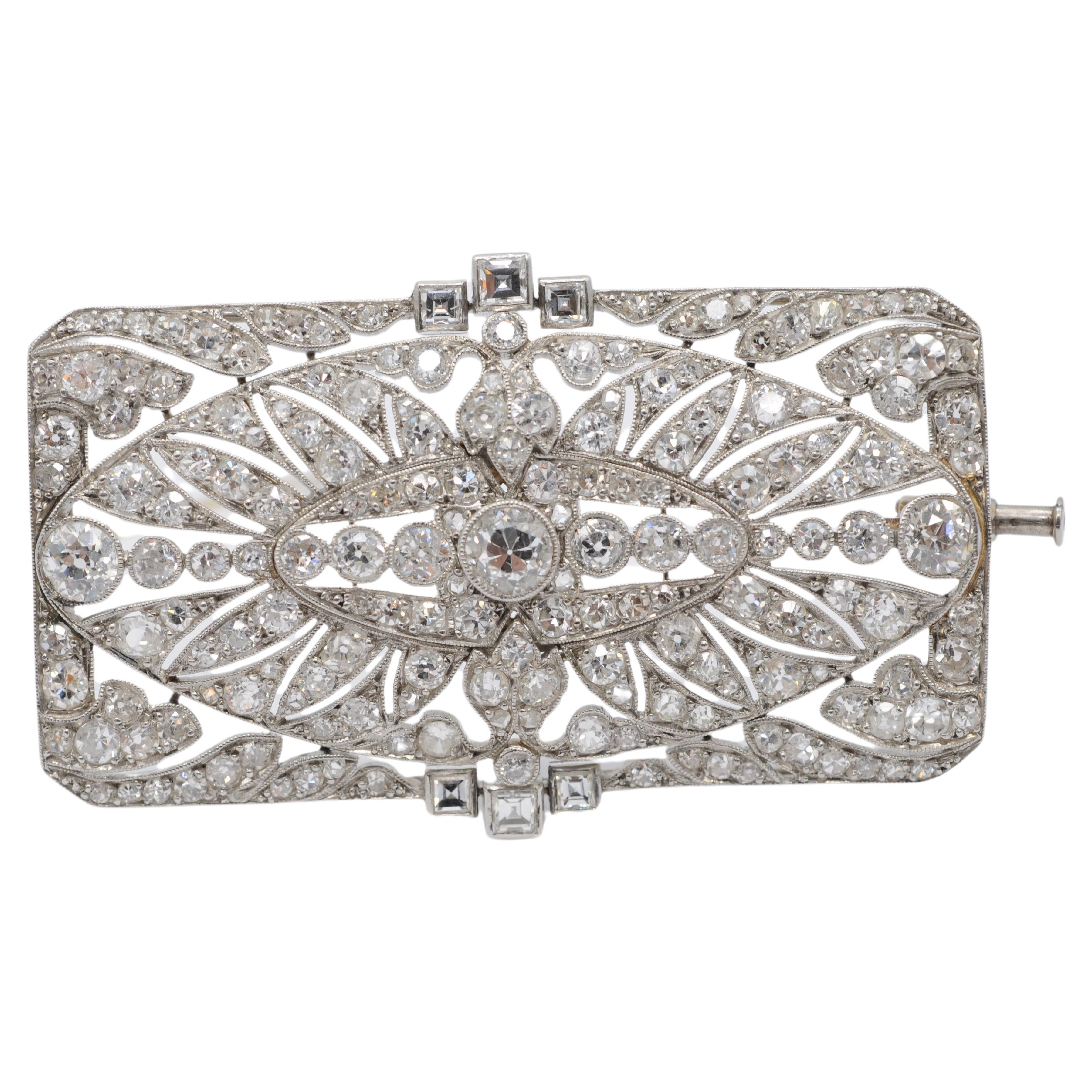 Art Deco Art deco brooch with 170 diamonds in Old European cut noble platinum  For Sale