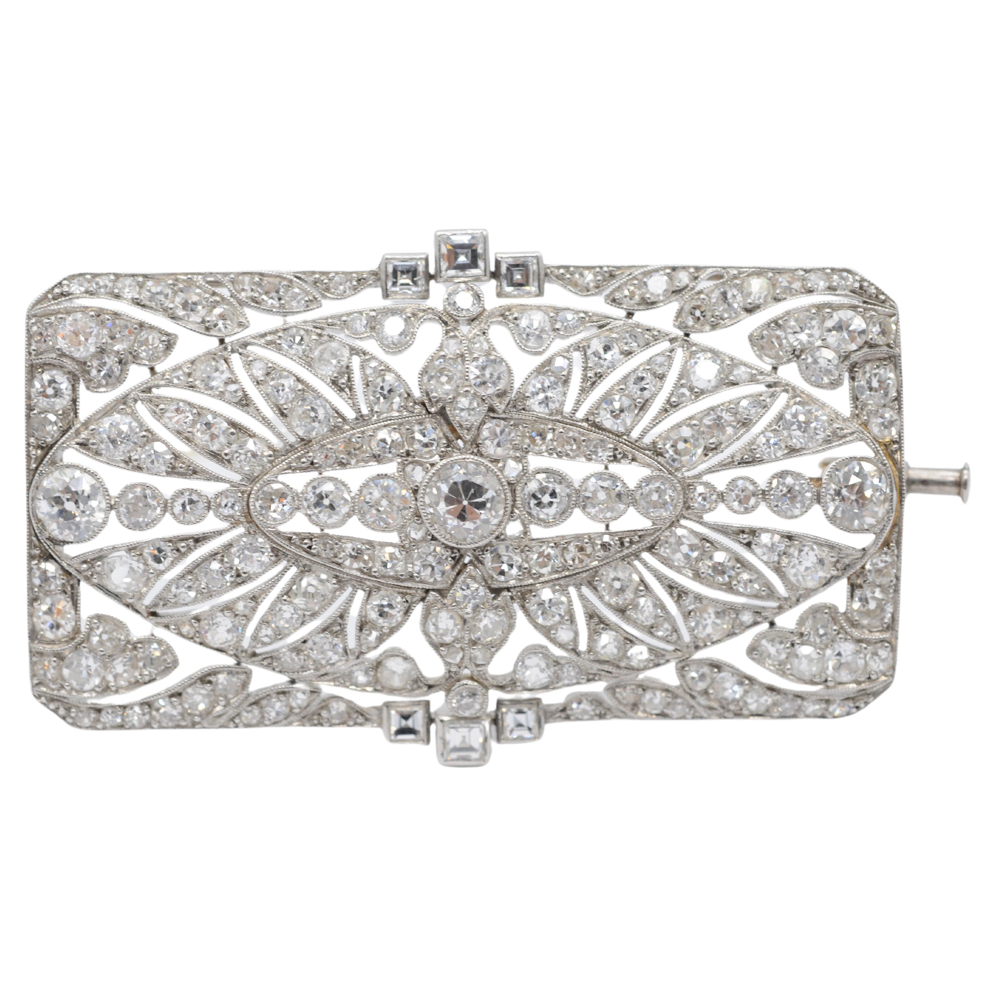 Art deco brooch with 170 diamonds in Old European cut noble platinum