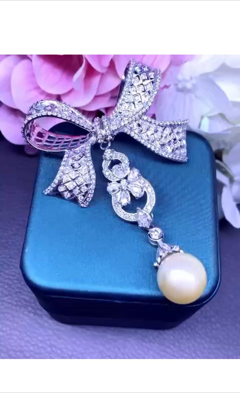 Women's GIT Certified South Sea Pearl  6.80 Ct Diamonds 18K Gold  Art Deco Brooch For Sale