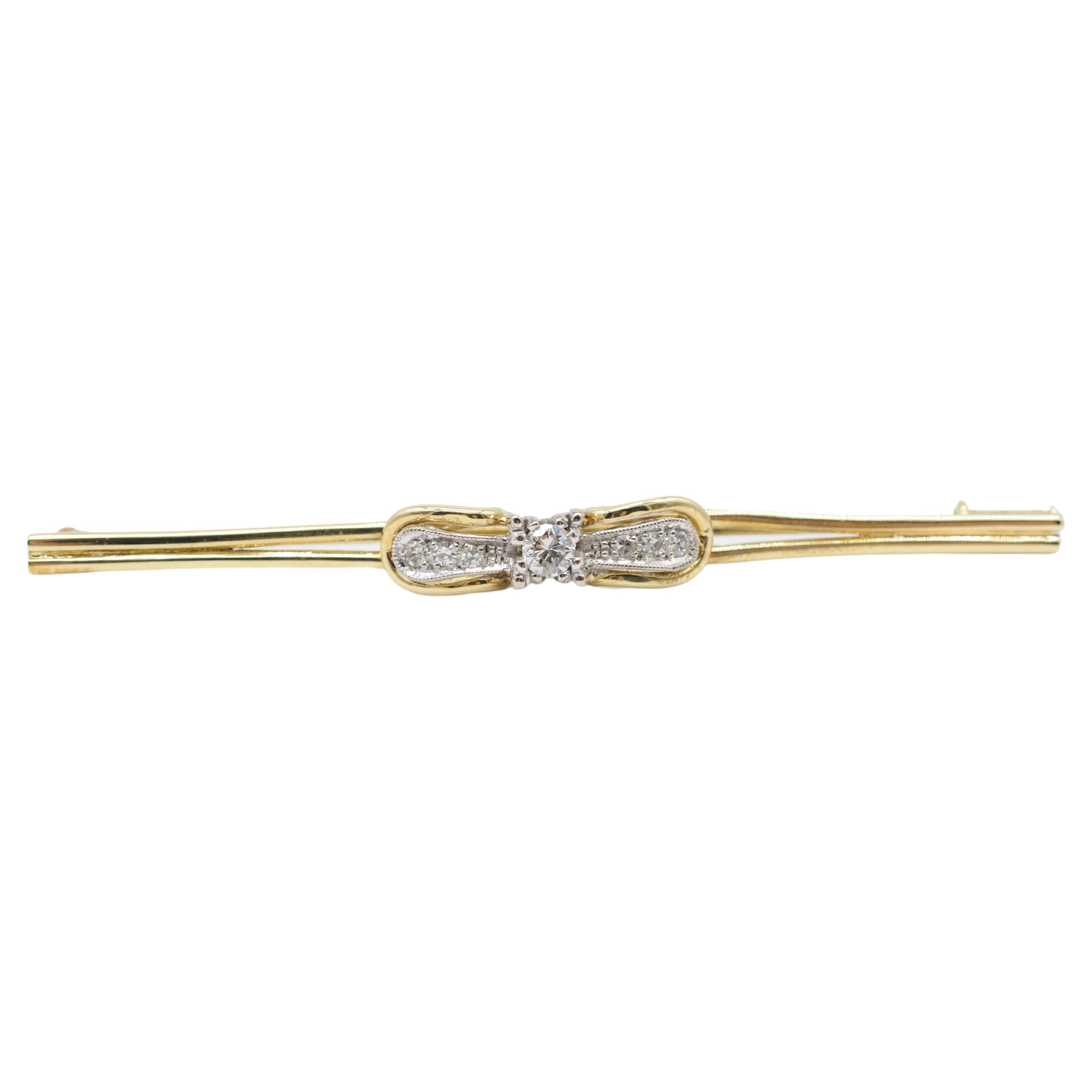 Art Deco brooch with diamonds and gold For Sale 1