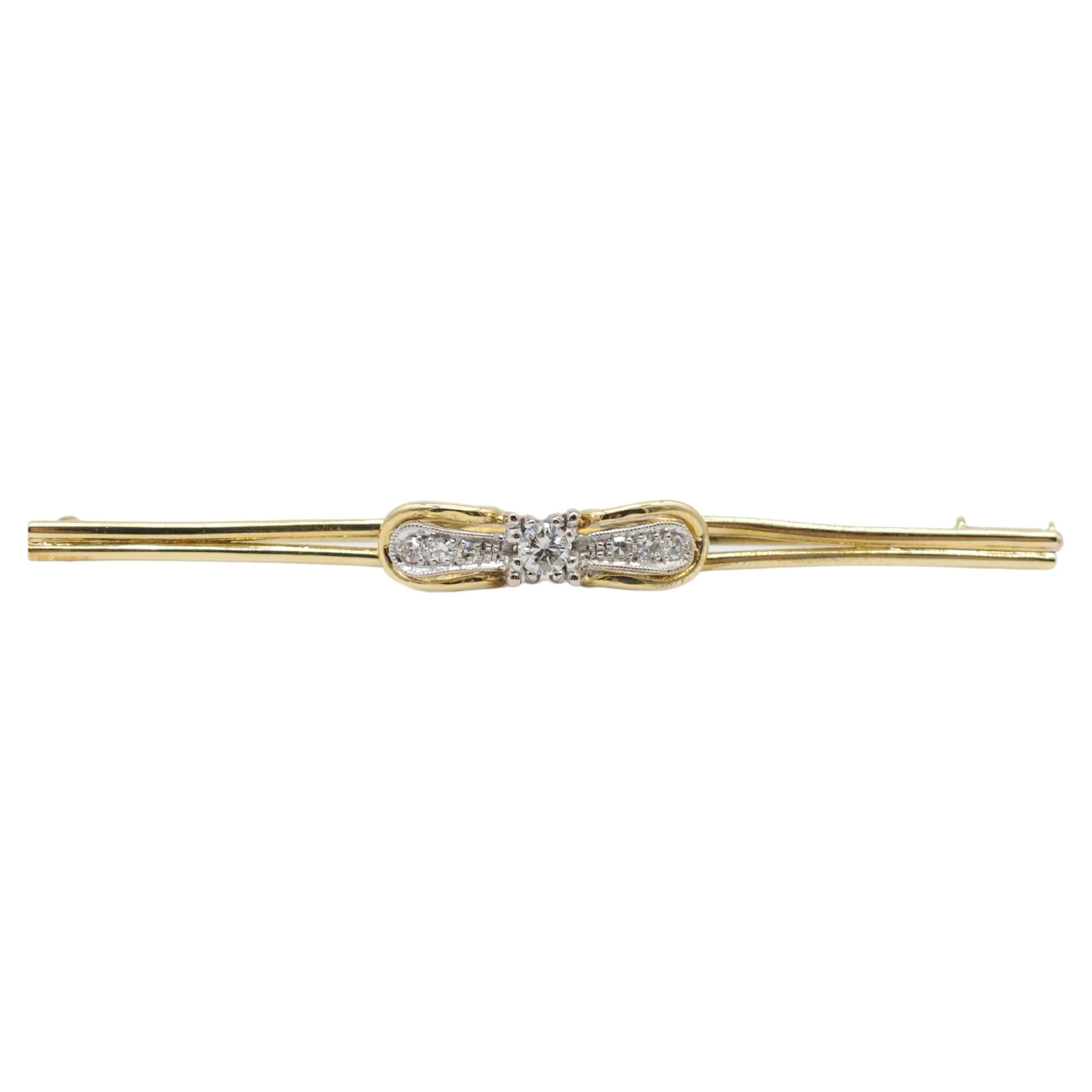 Art Deco brooch with diamonds and gold For Sale