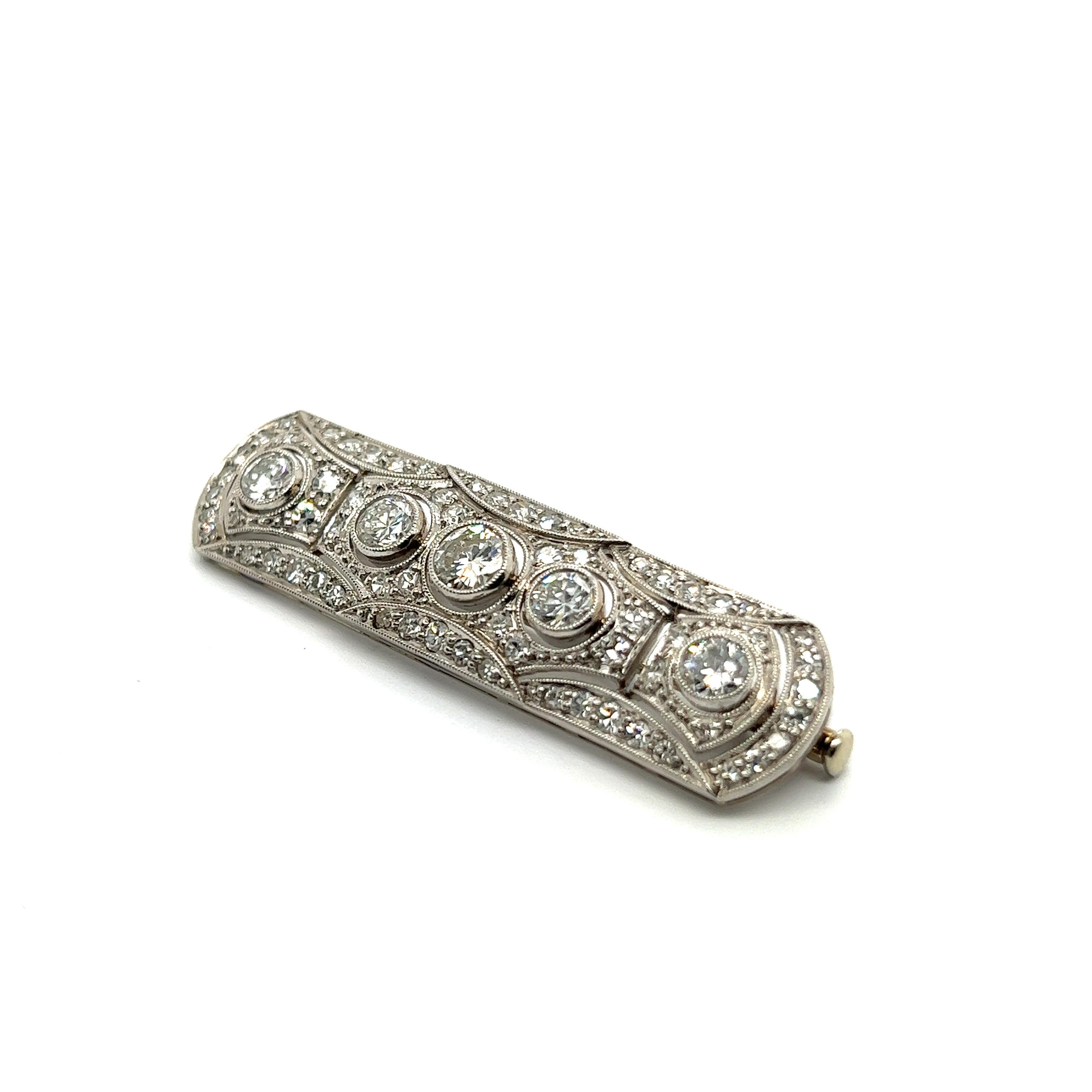 Art Deco Brooch with Diamonds in Platinum & 18 Karat White Gold  In Good Condition For Sale In Lucerne, CH