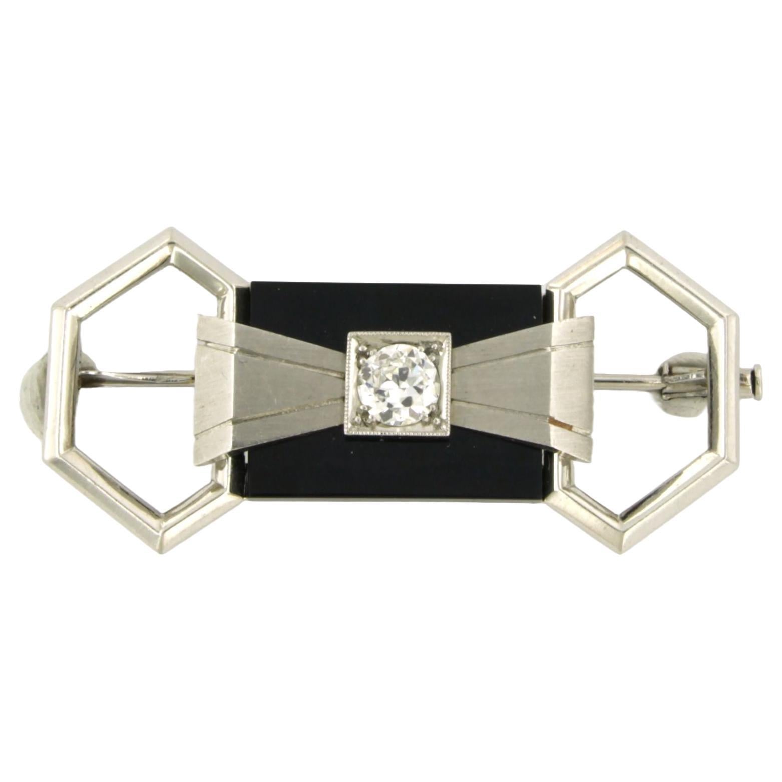 ART DECO Brooch with onyx and diamonds 950 platinum