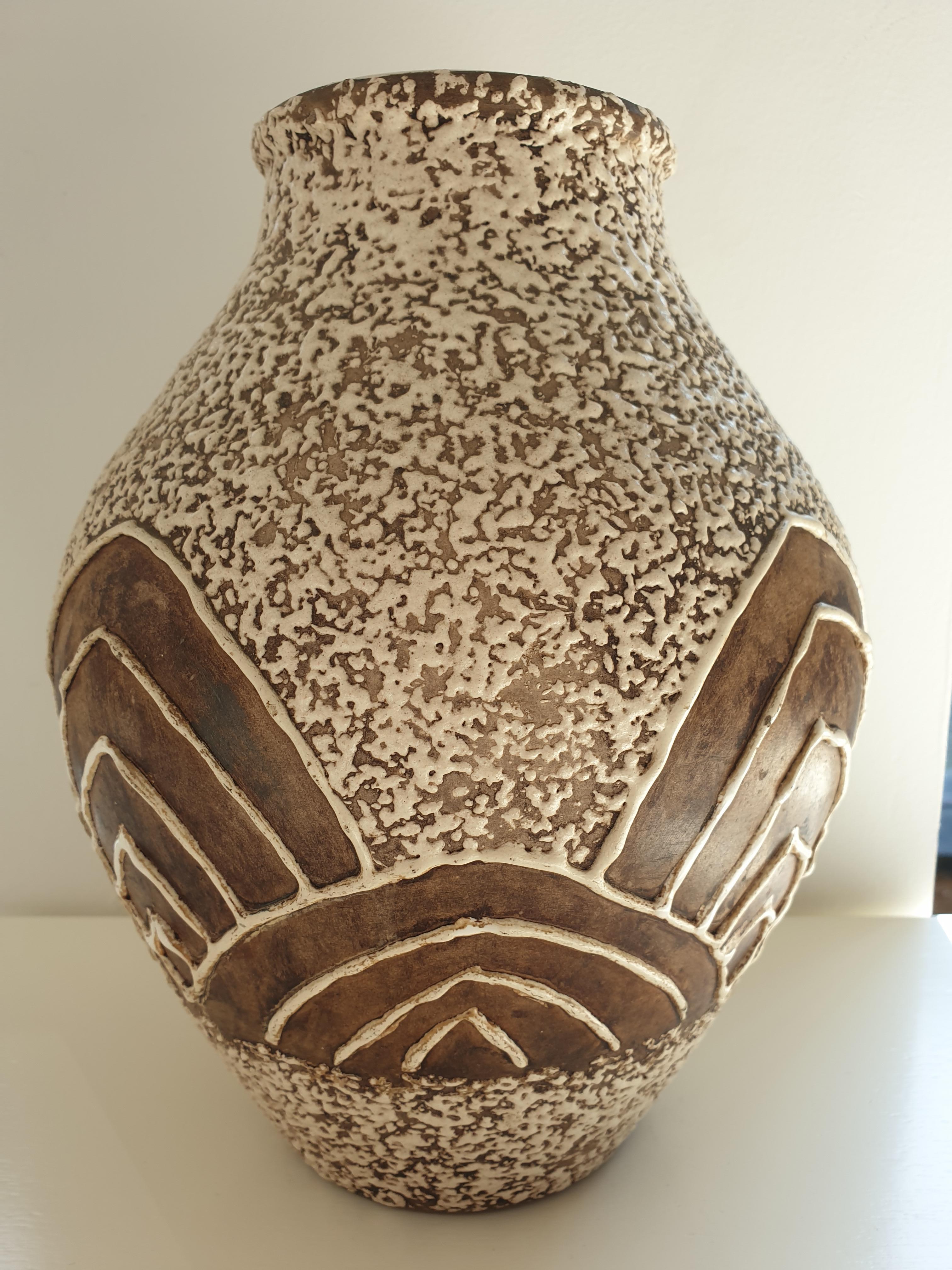 Vase Art déco en céramique française texturée crème et marron,