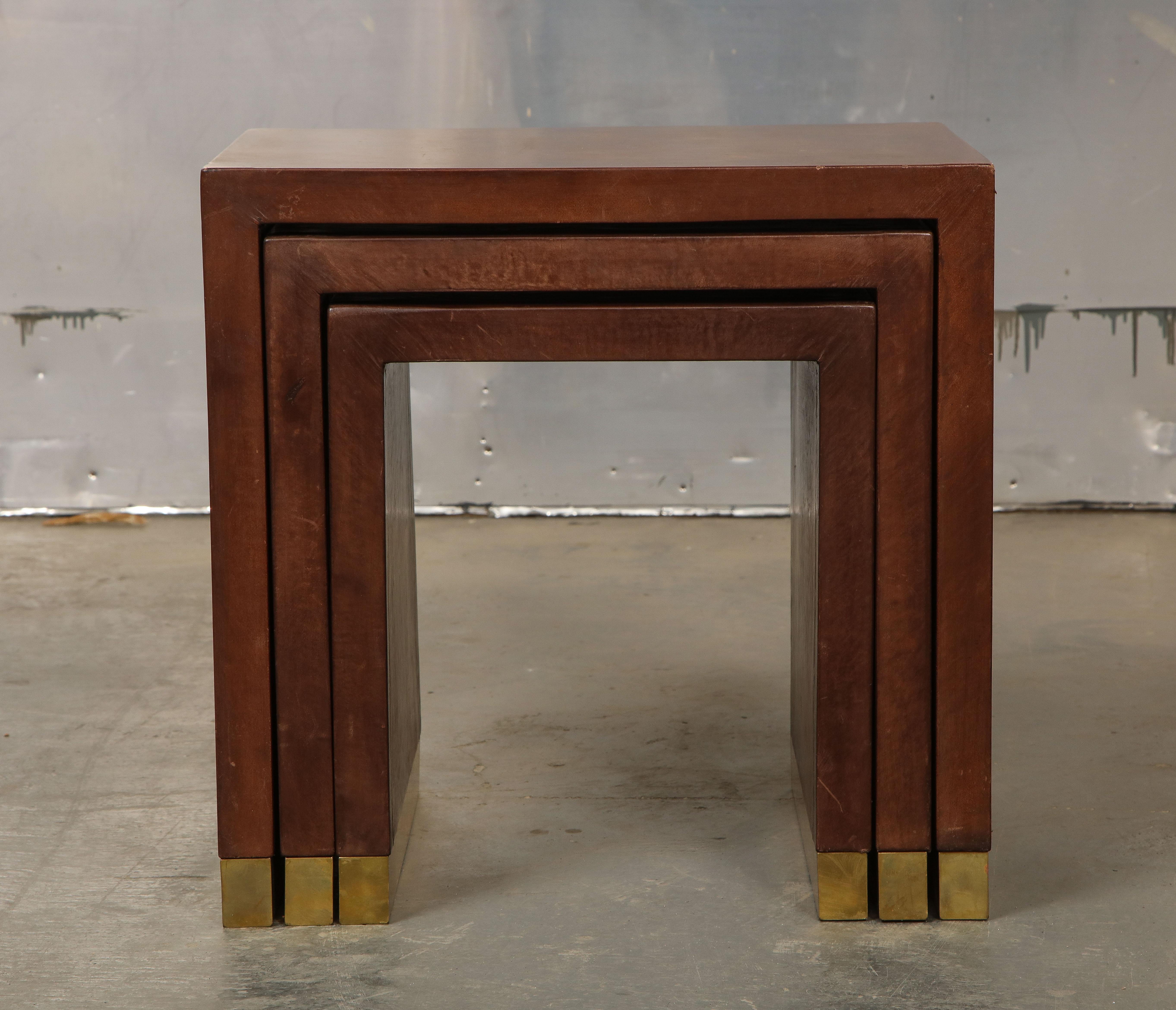 Art Deco Brown Leather and Brass Set of Three Nesting Tables In Good Condition In New York, NY