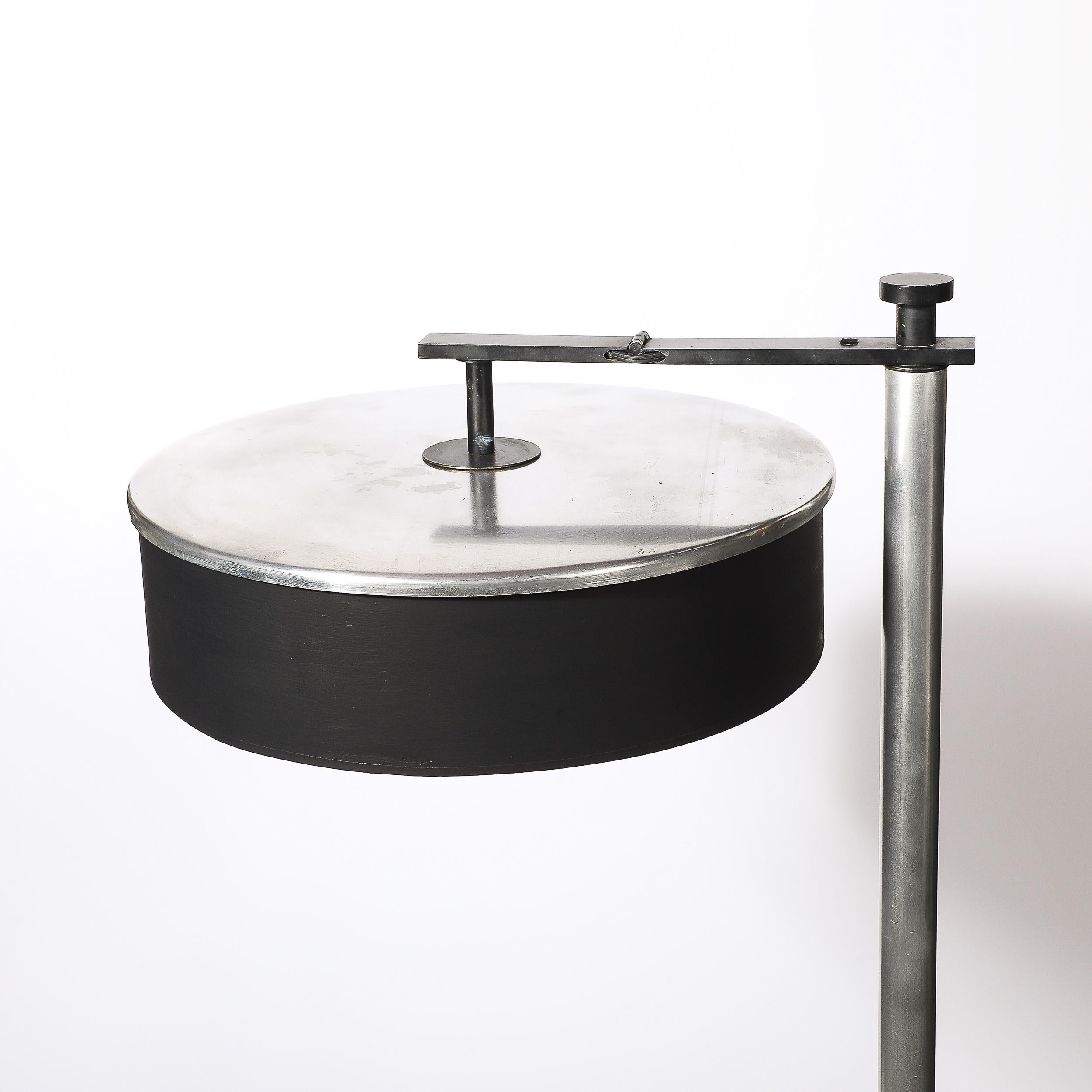 Lampada da terra Art Deco in alluminio spazzolato e smalto nero di Kurt Versen in vendita 8