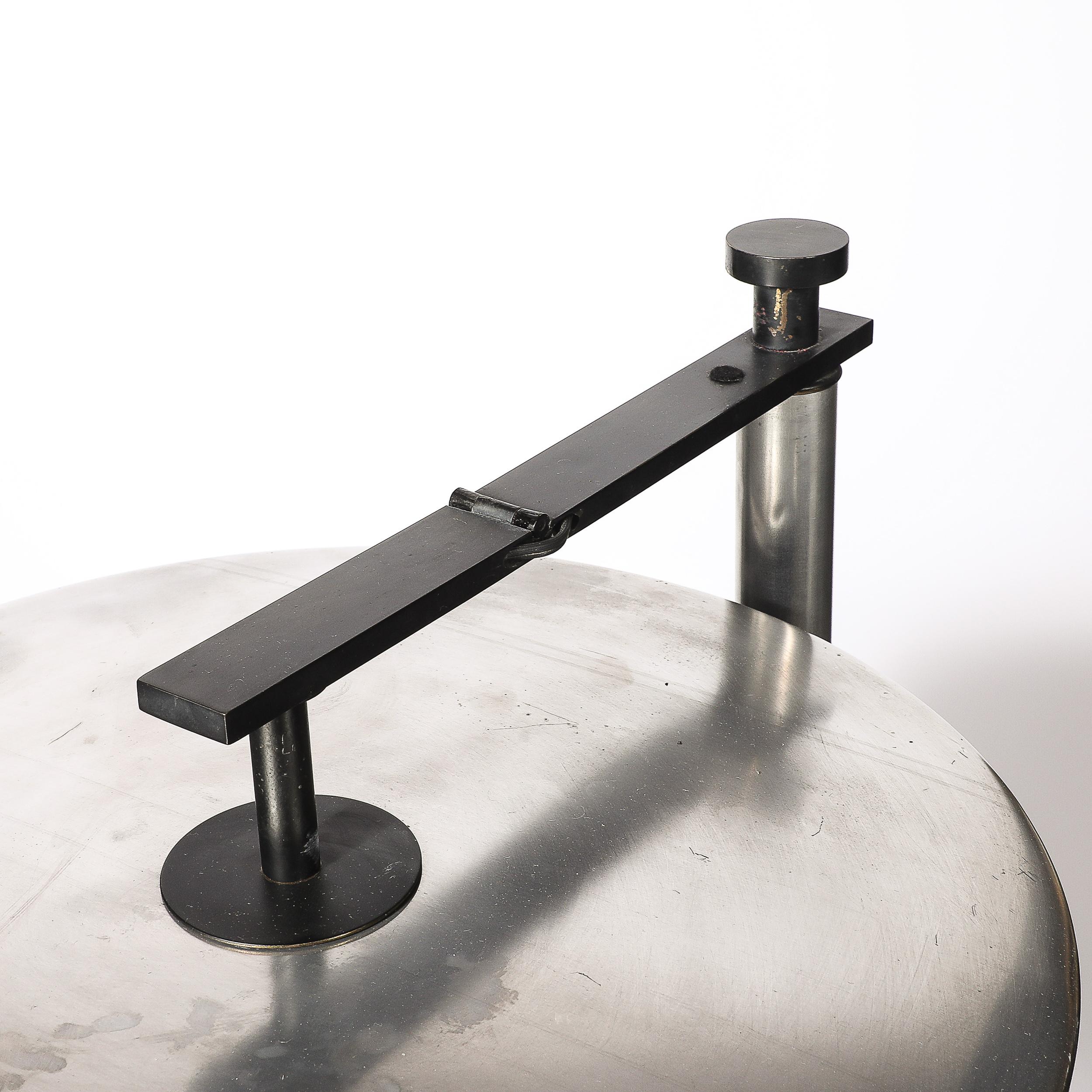 Lampada da terra Art Deco in alluminio spazzolato e smalto nero di Kurt Versen in vendita 9