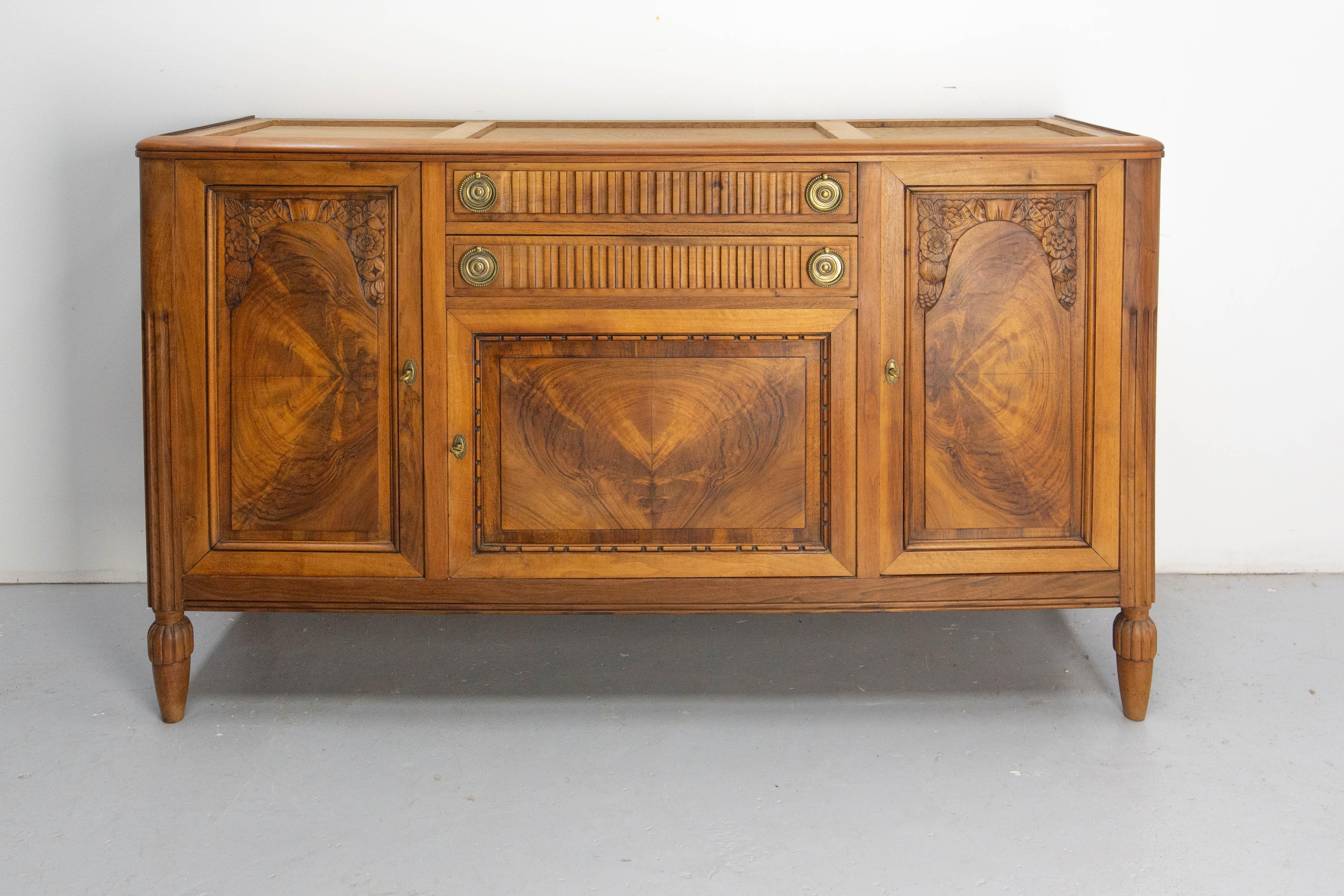 Art Déco Art Deco Buffet Credenza Cabinet Noce  Specchio a semicerchio, 1930 circa in vendita