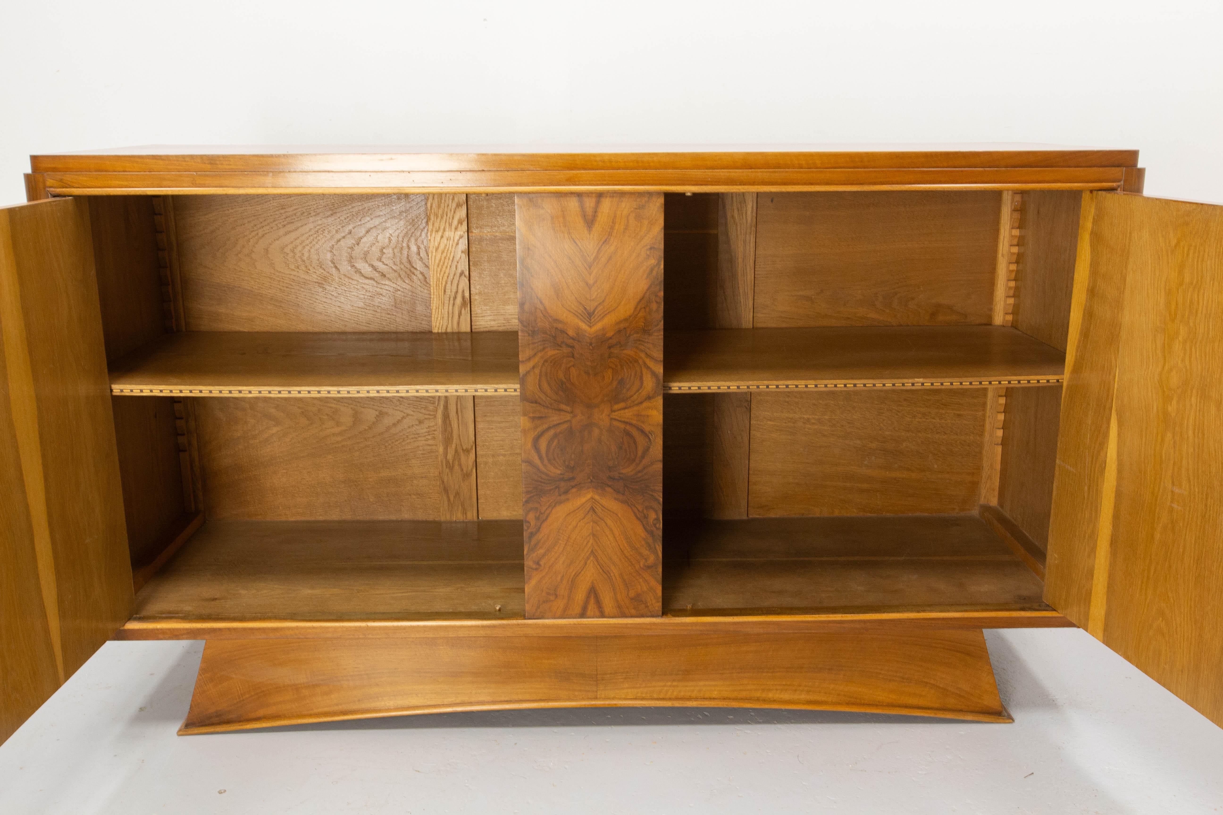 Art Deco Buffet Credenza Two Doors Cabinet, Walnut and Brass, France, circa 1930 For Sale 5
